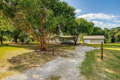 1816 Lariat Lane Burleson TX 76028
