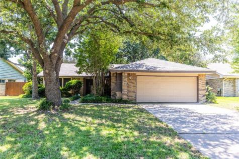 2405 Clayton Oaks Drive Grand Prairie TX 75052