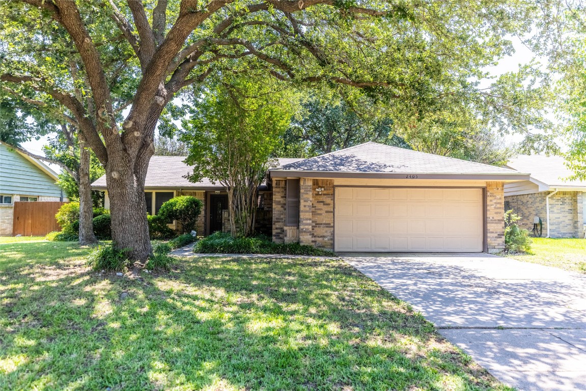 2405 Clayton Oaks Drive Grand Prairie TX 75052