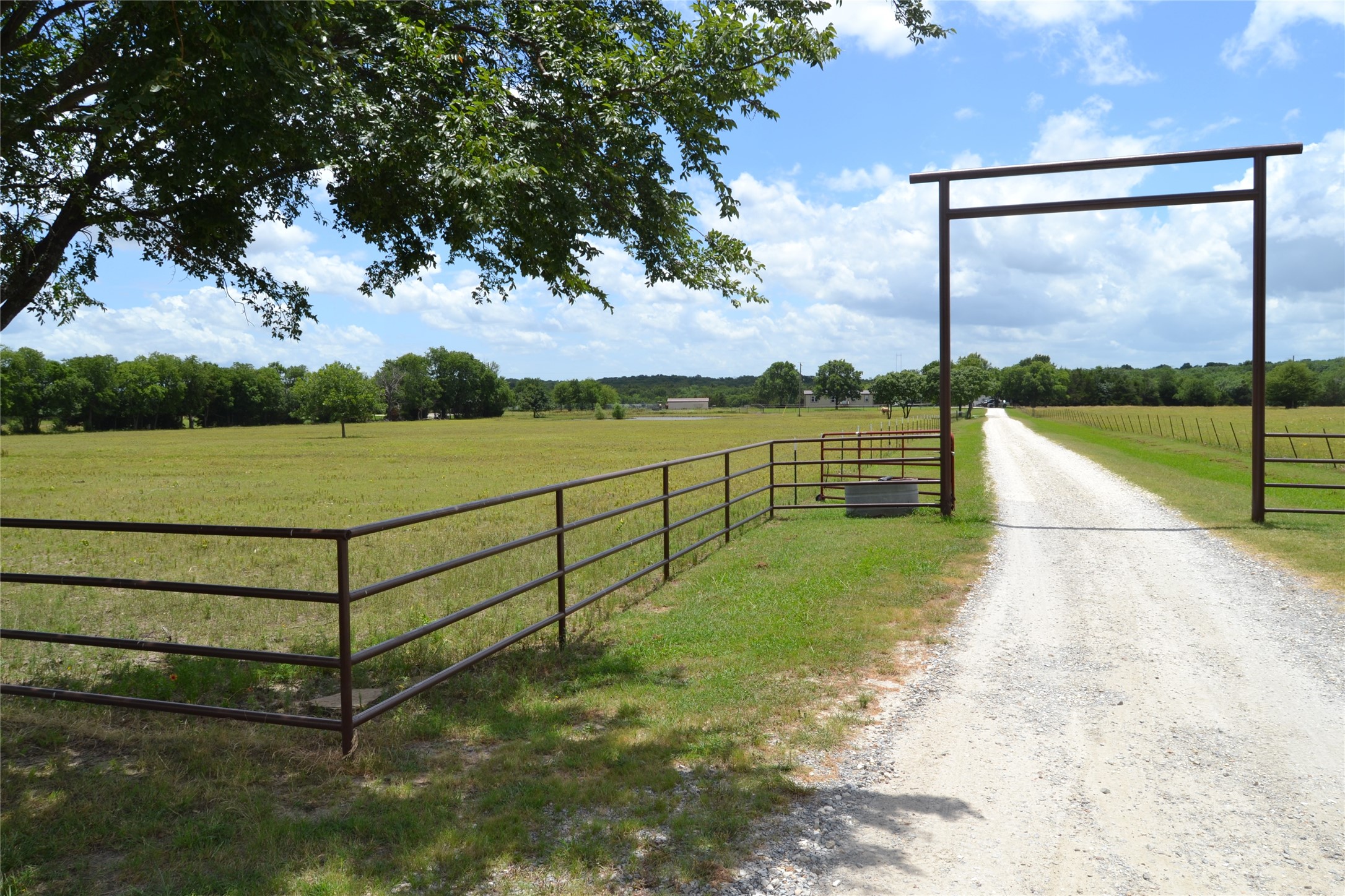 1668 S Fm 1752 Savoy TX 75479
