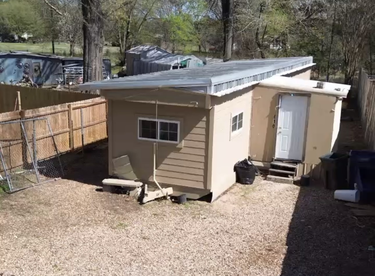 610 Vz County Road 1501 Van TX 75790