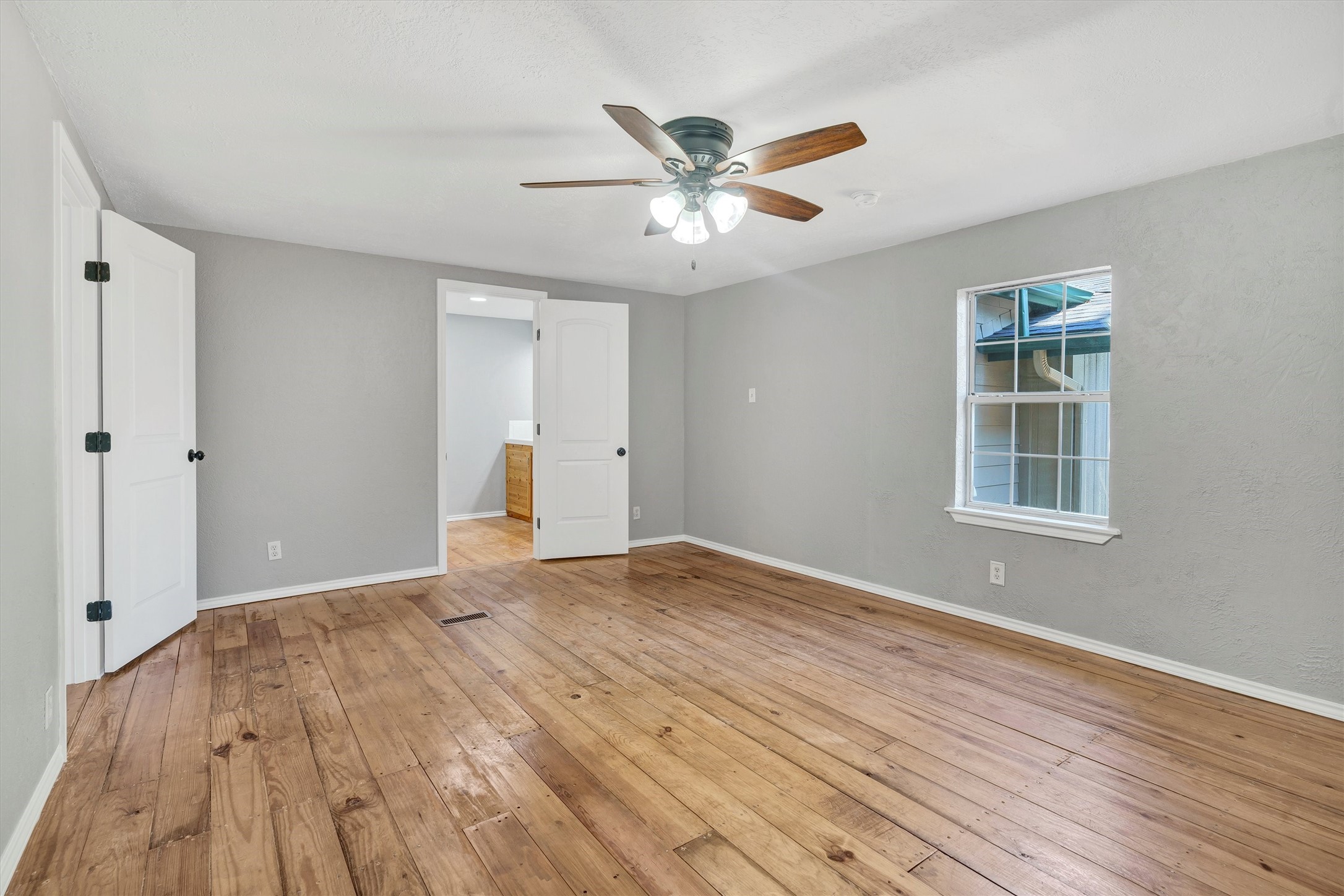 1941 Lariat Lane Burleson TX 76028
