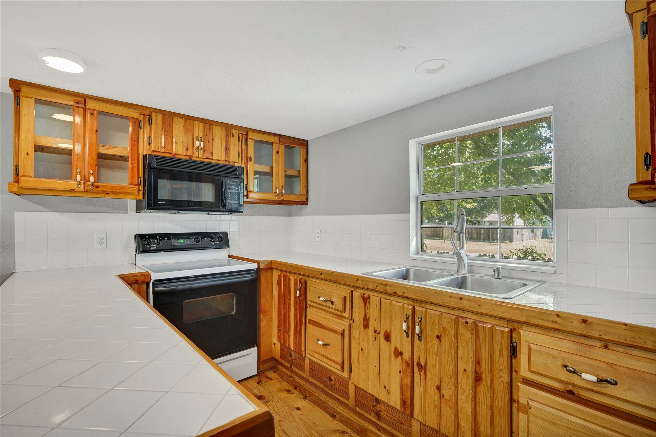 1941 Lariat Lane Burleson TX 76028
