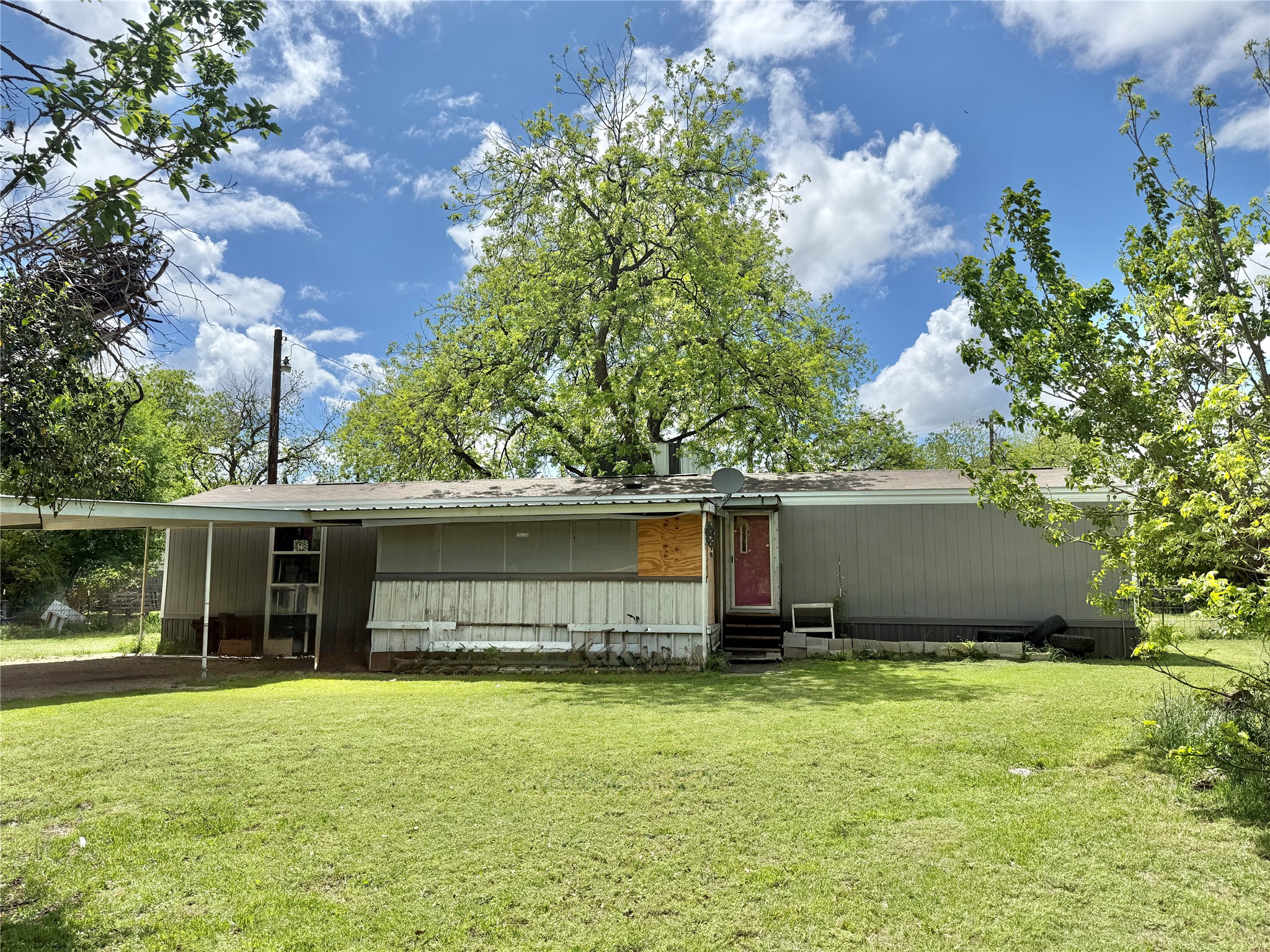 300 Rusk Clyde TX 79510