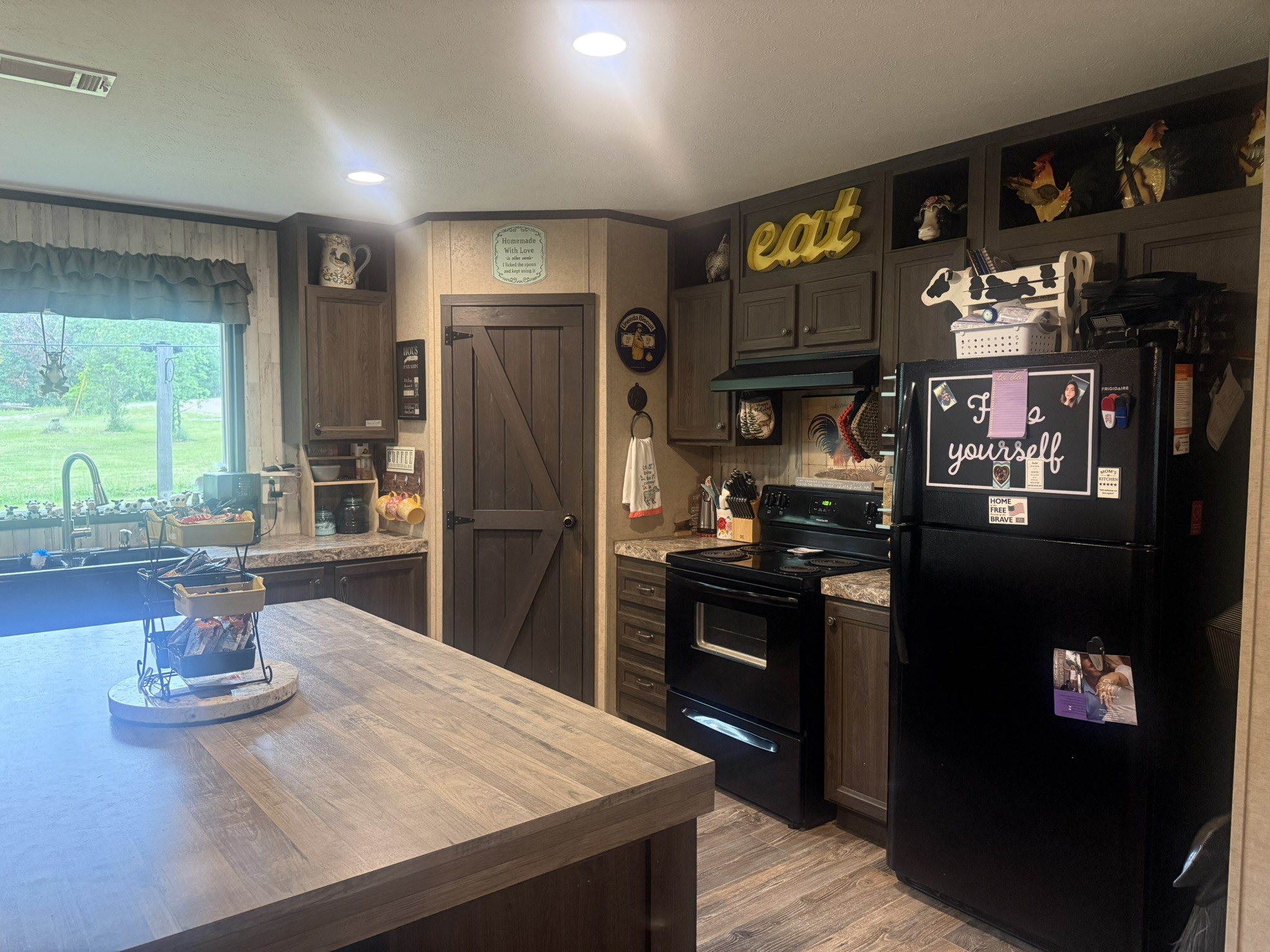 1200 Shoreline Circle Chandler TX 75758