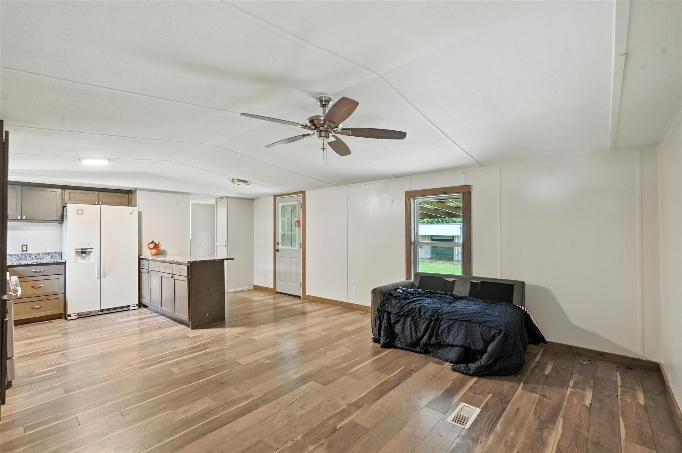 525 Surrey Lane Burleson TX 76028