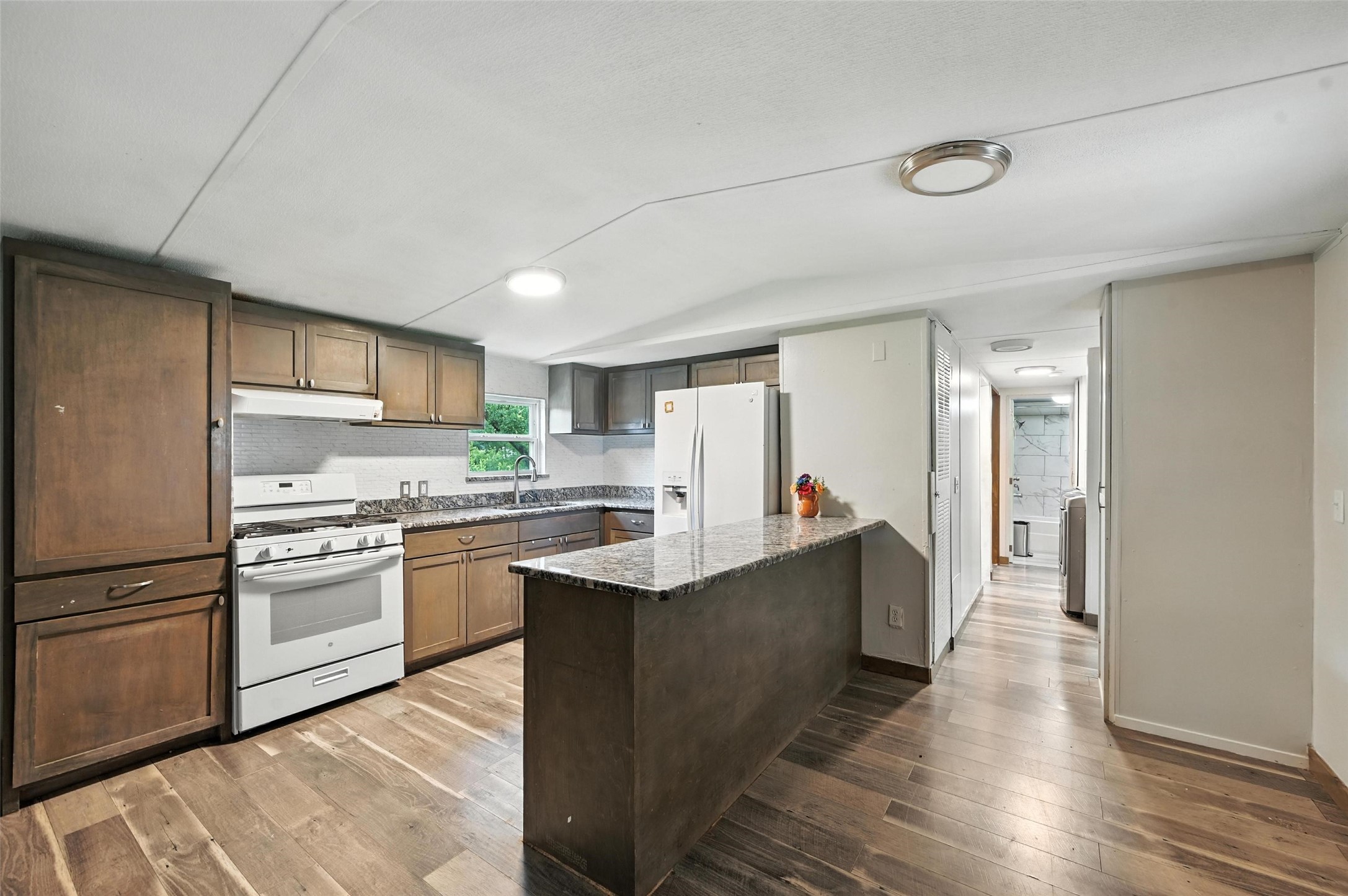 525 Surrey Lane Burleson TX 76028