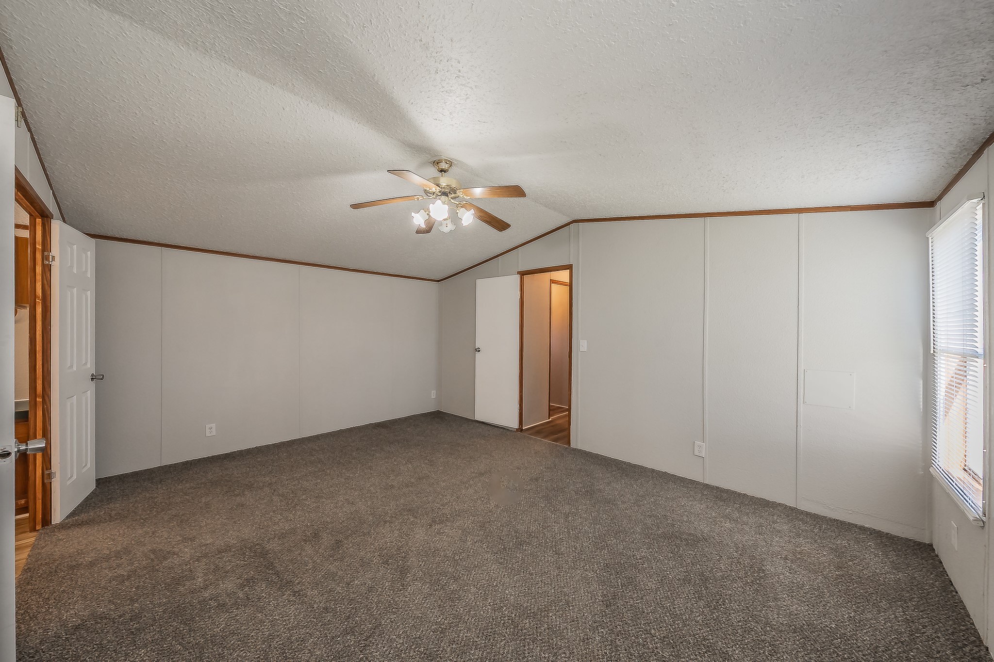 912 Skylark Drive Granbury TX 76049