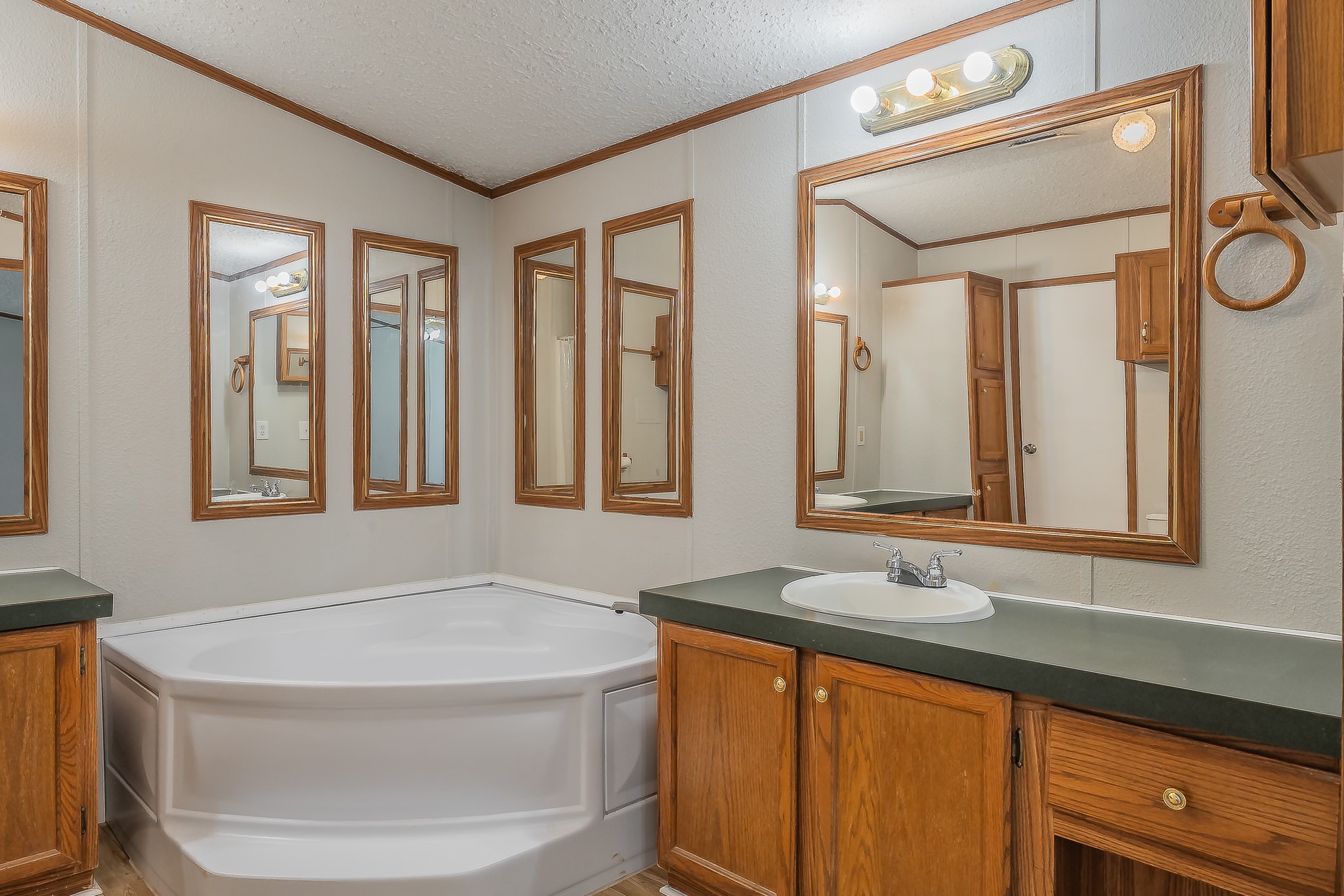 912 Skylark Drive Granbury TX 76049