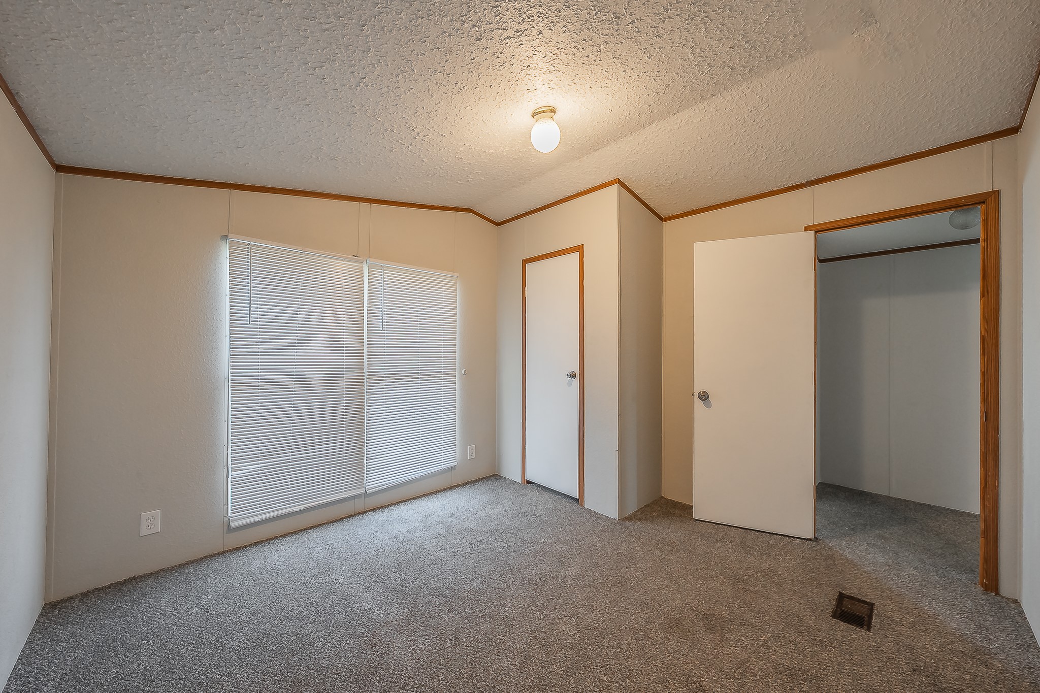 912 Skylark Drive Granbury TX 76049