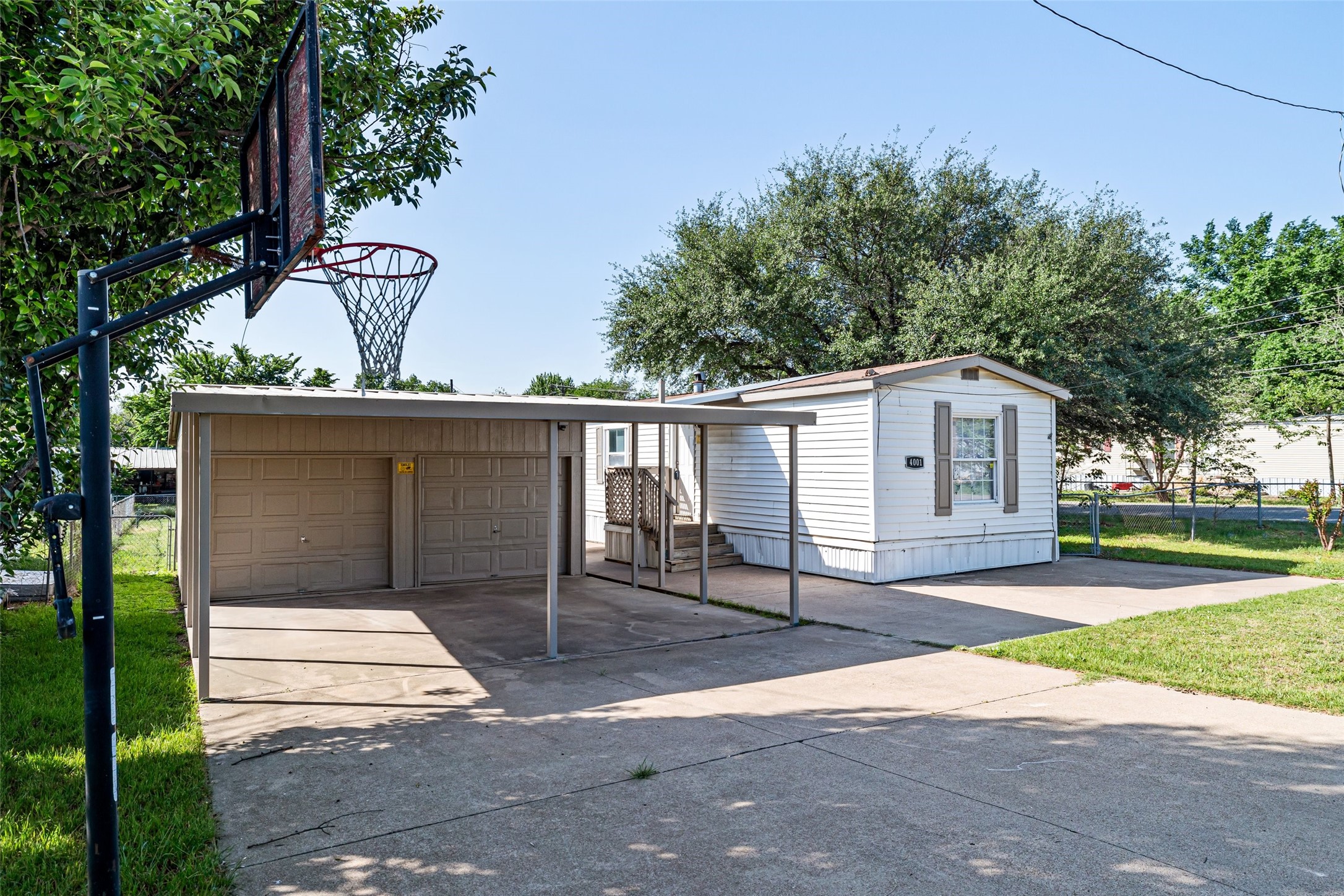 4001 Gloria Drive Granbury TX 76049
