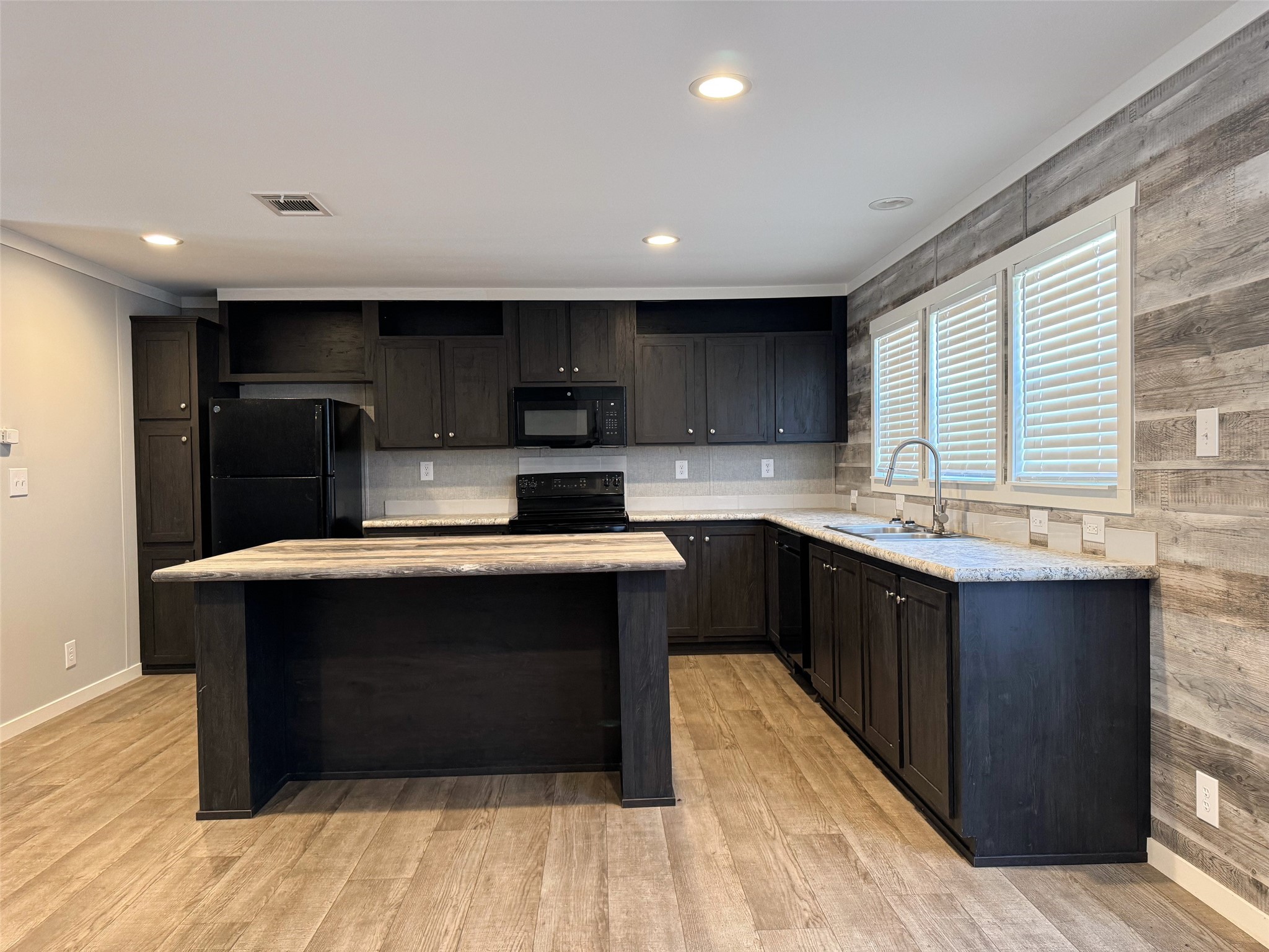 39 Cr 1206 Daingerfield TX 75638