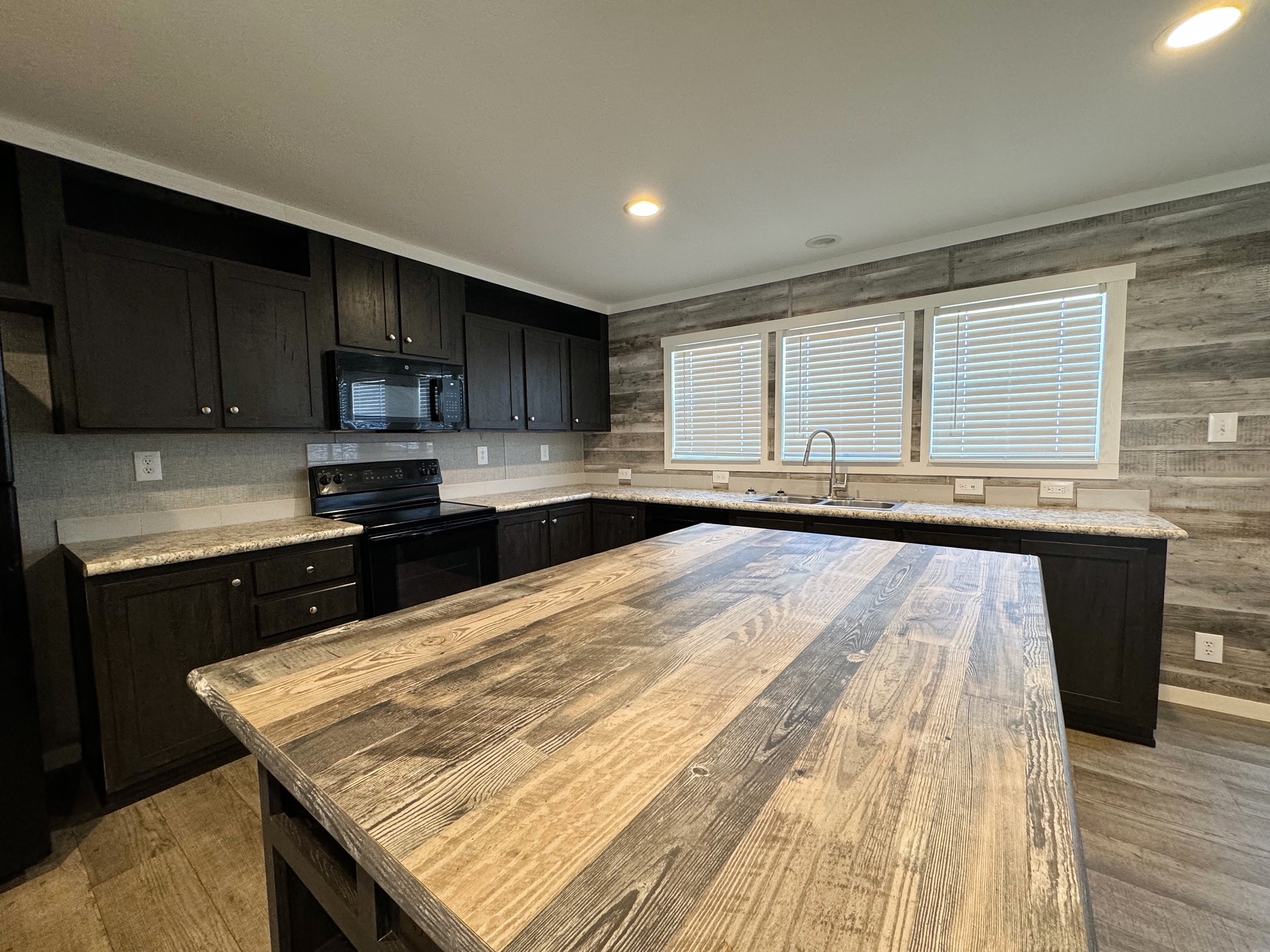 39 Cr 1206 Daingerfield TX 75638