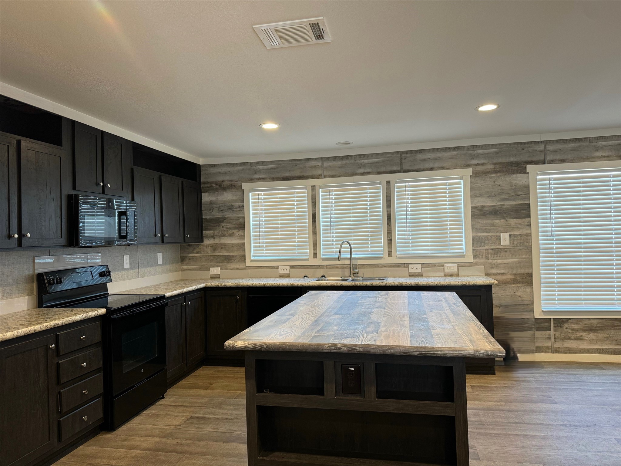 39 Cr 1206 Daingerfield TX 75638