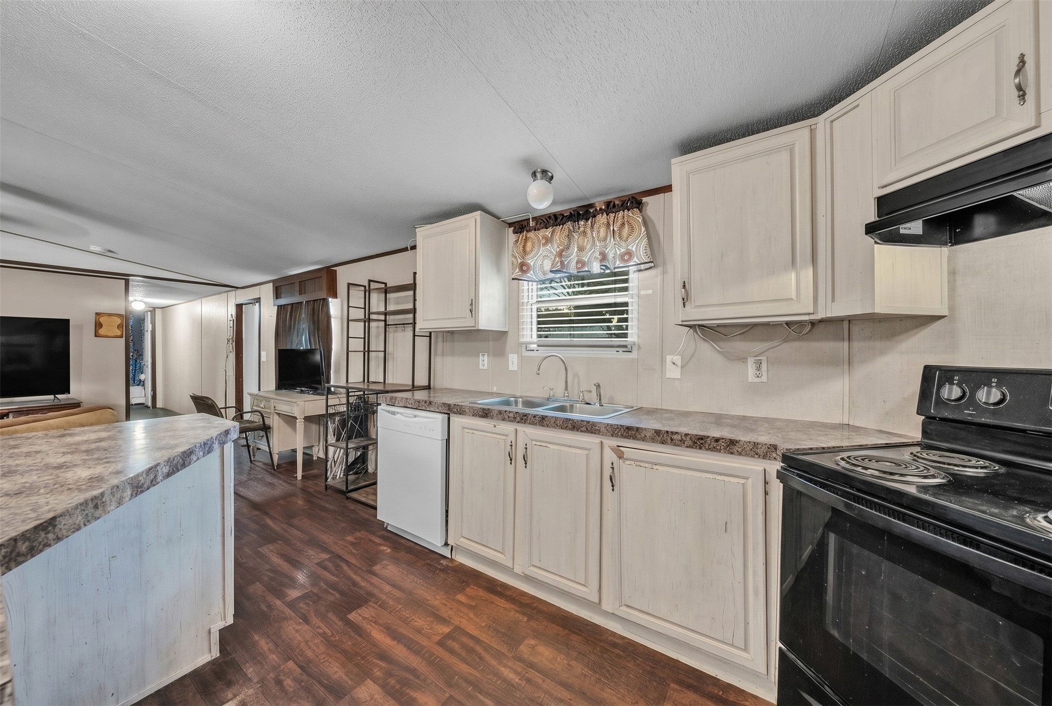 1909 Coral Road Pelican Bay TX 76020