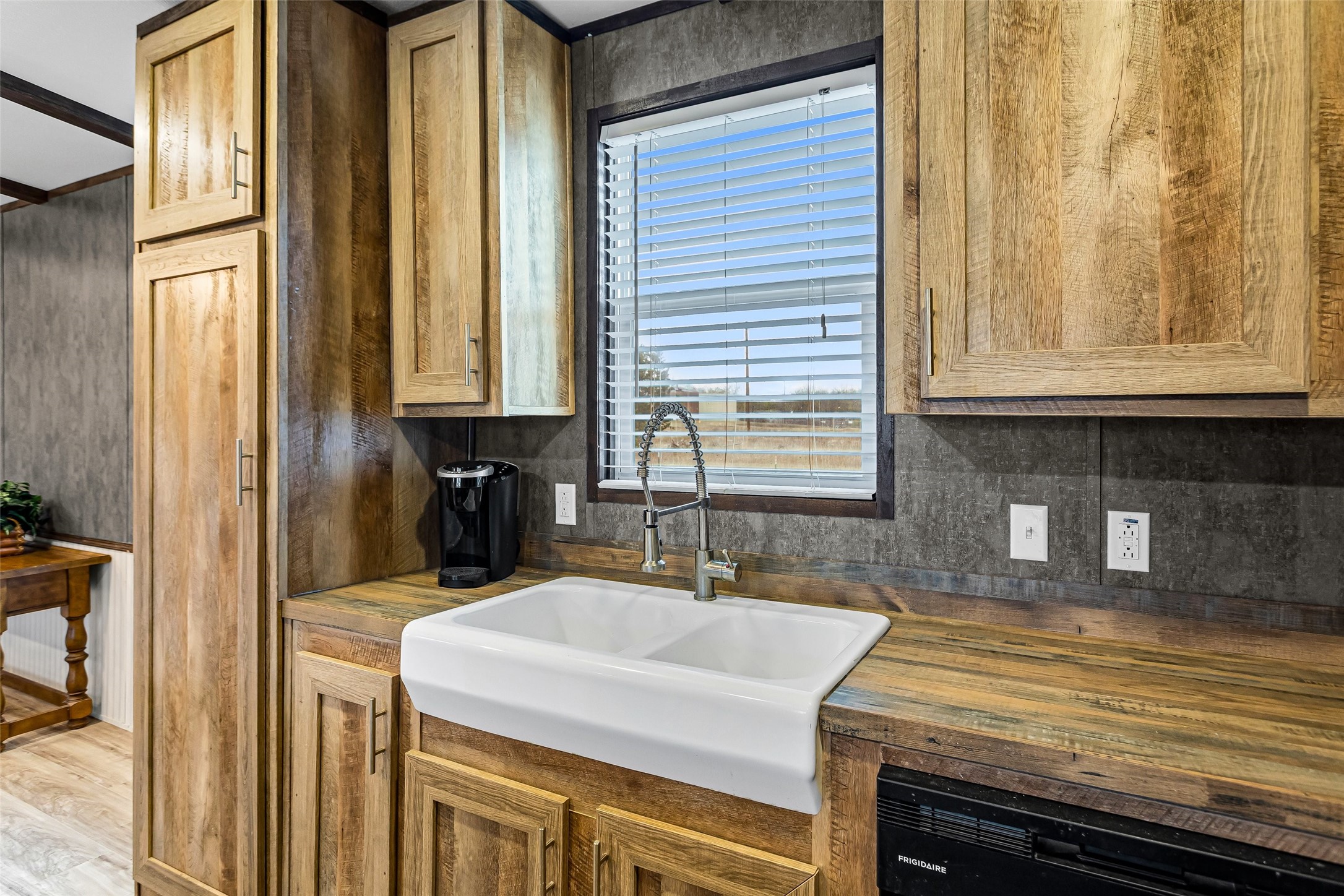 3210 Robinhood Drive Granbury TX 76048