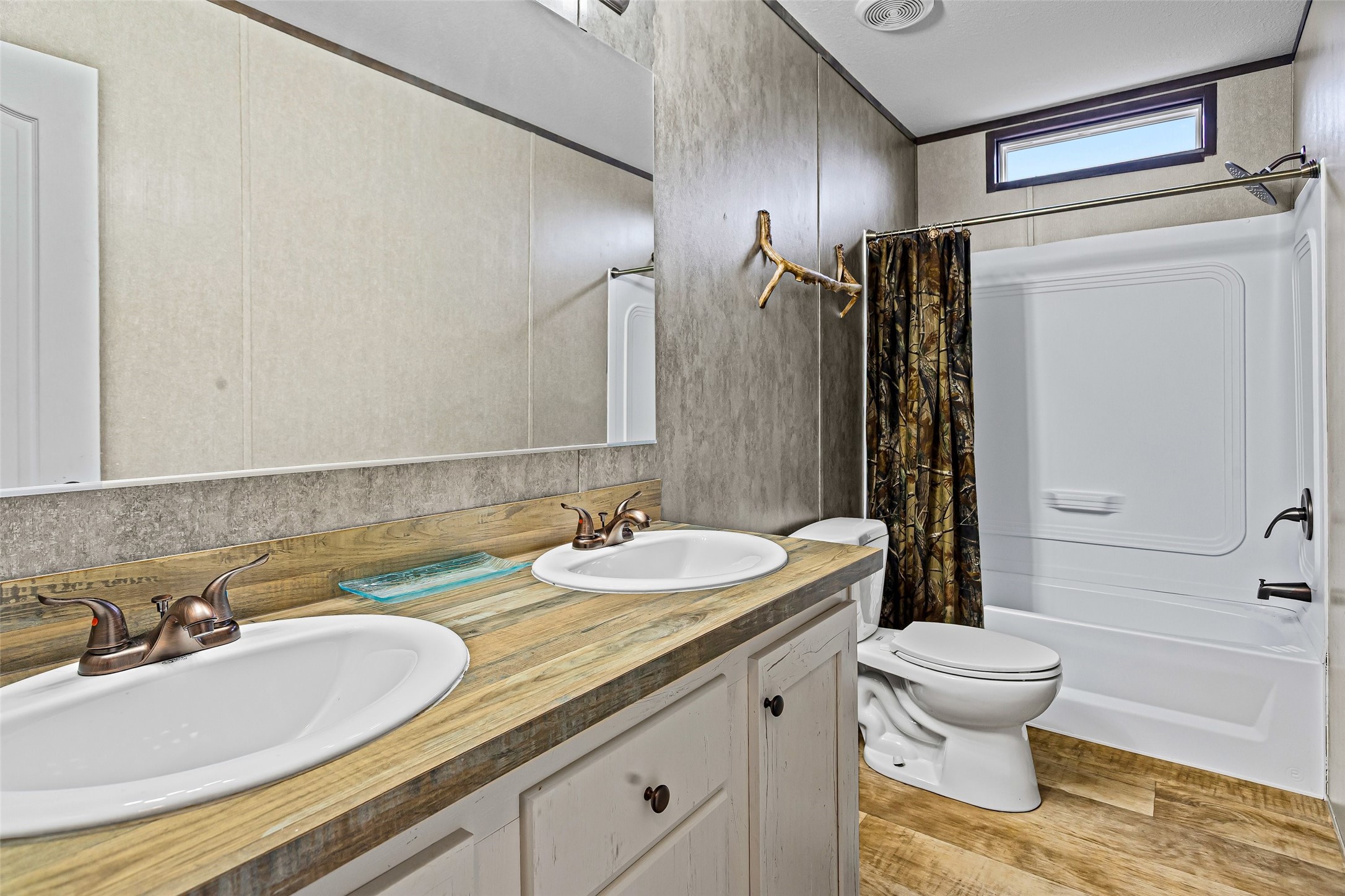 3210 Robinhood Drive Granbury TX 76048