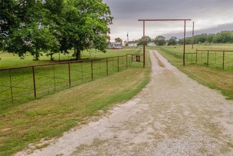 646 County Road 3555 Paradise TX 76073