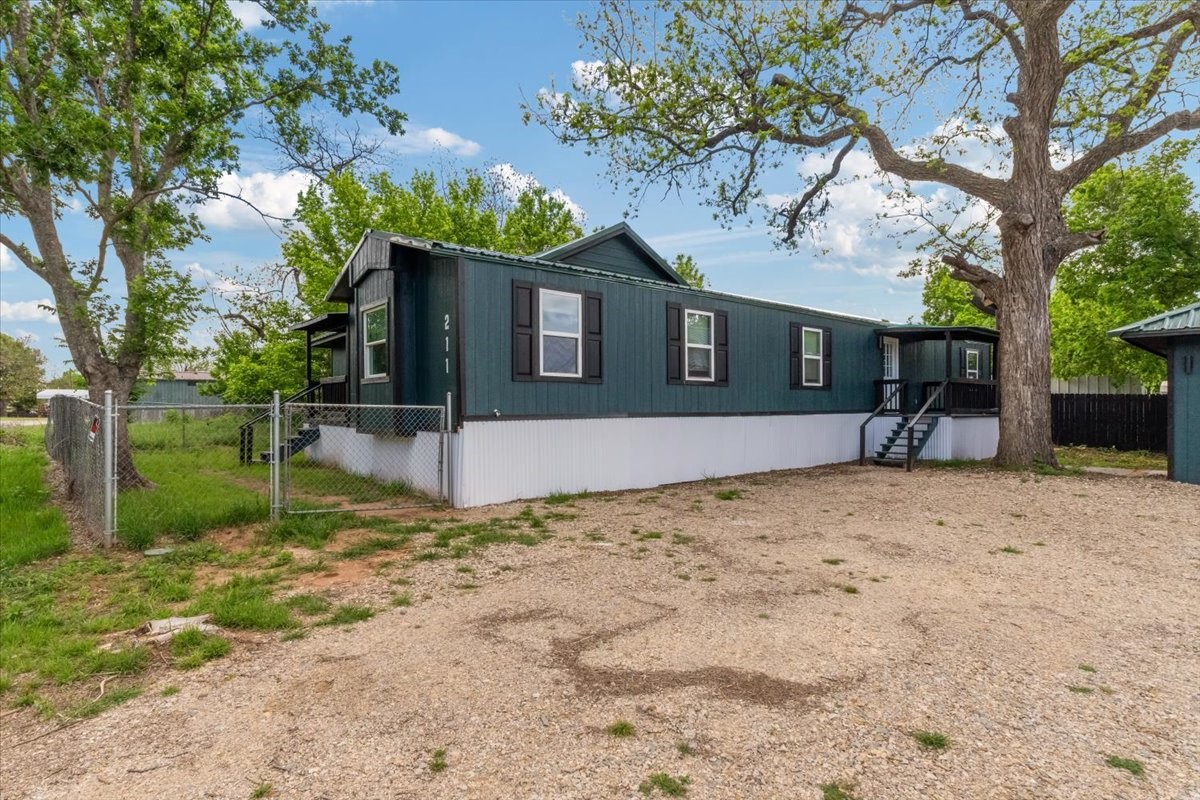 211 Kickapoo Trail Weatherford TX 76087