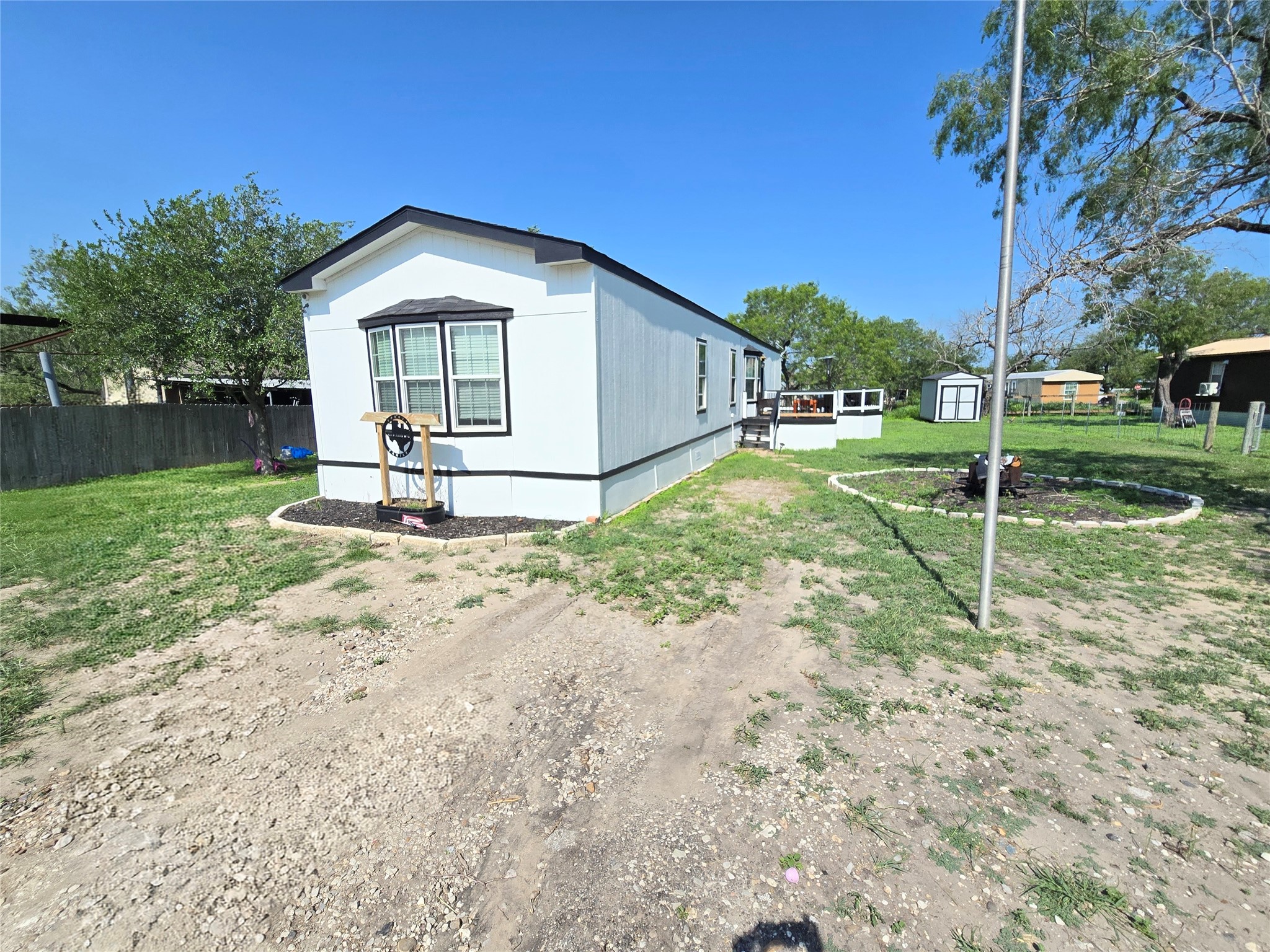 817 N Park Avenue Karnes City TX 78118
