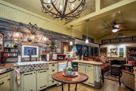 3211 Boynton Avenue Granbury TX 76049