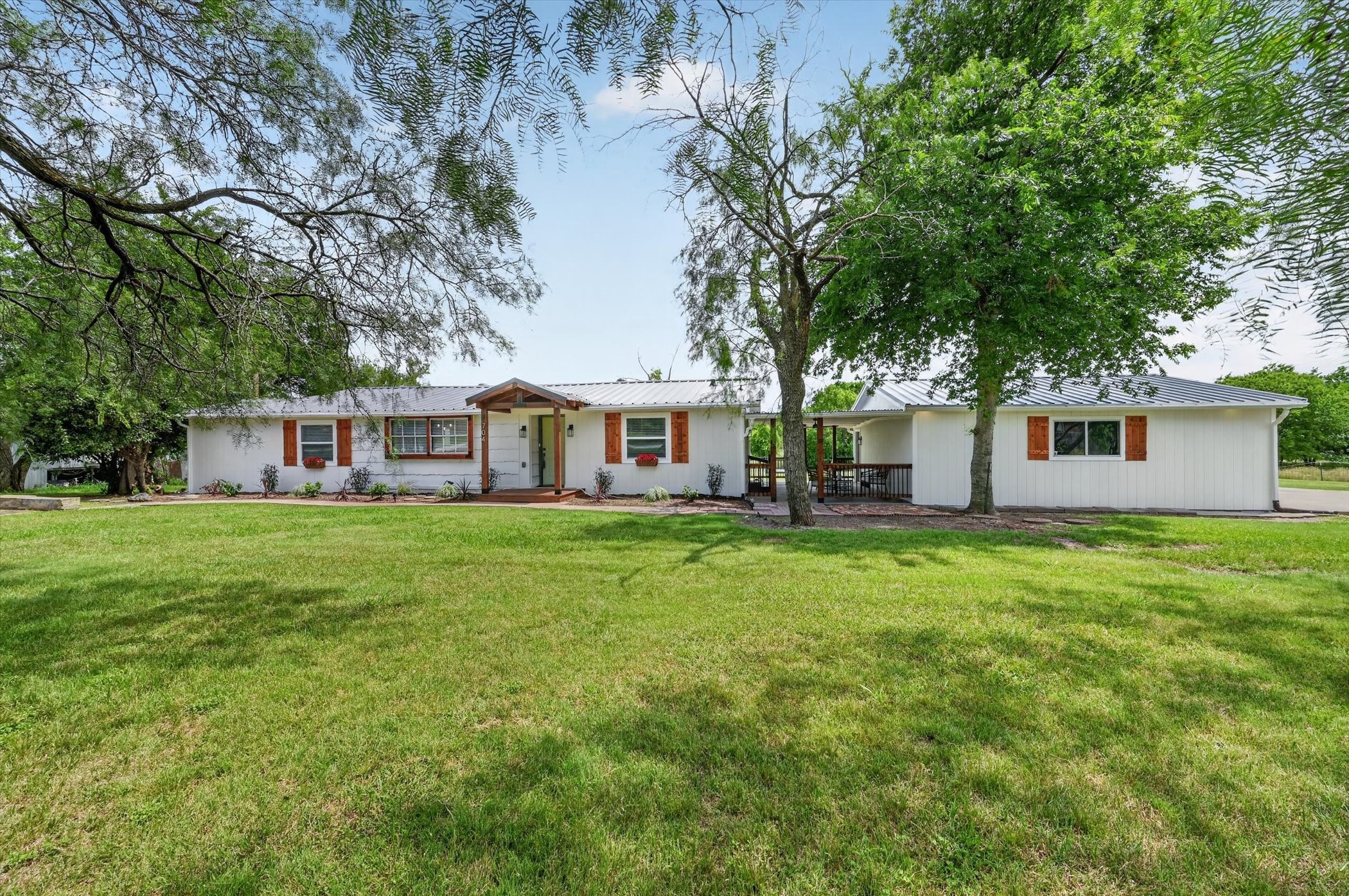 704 Spring Miller Court Arlington TX 76002