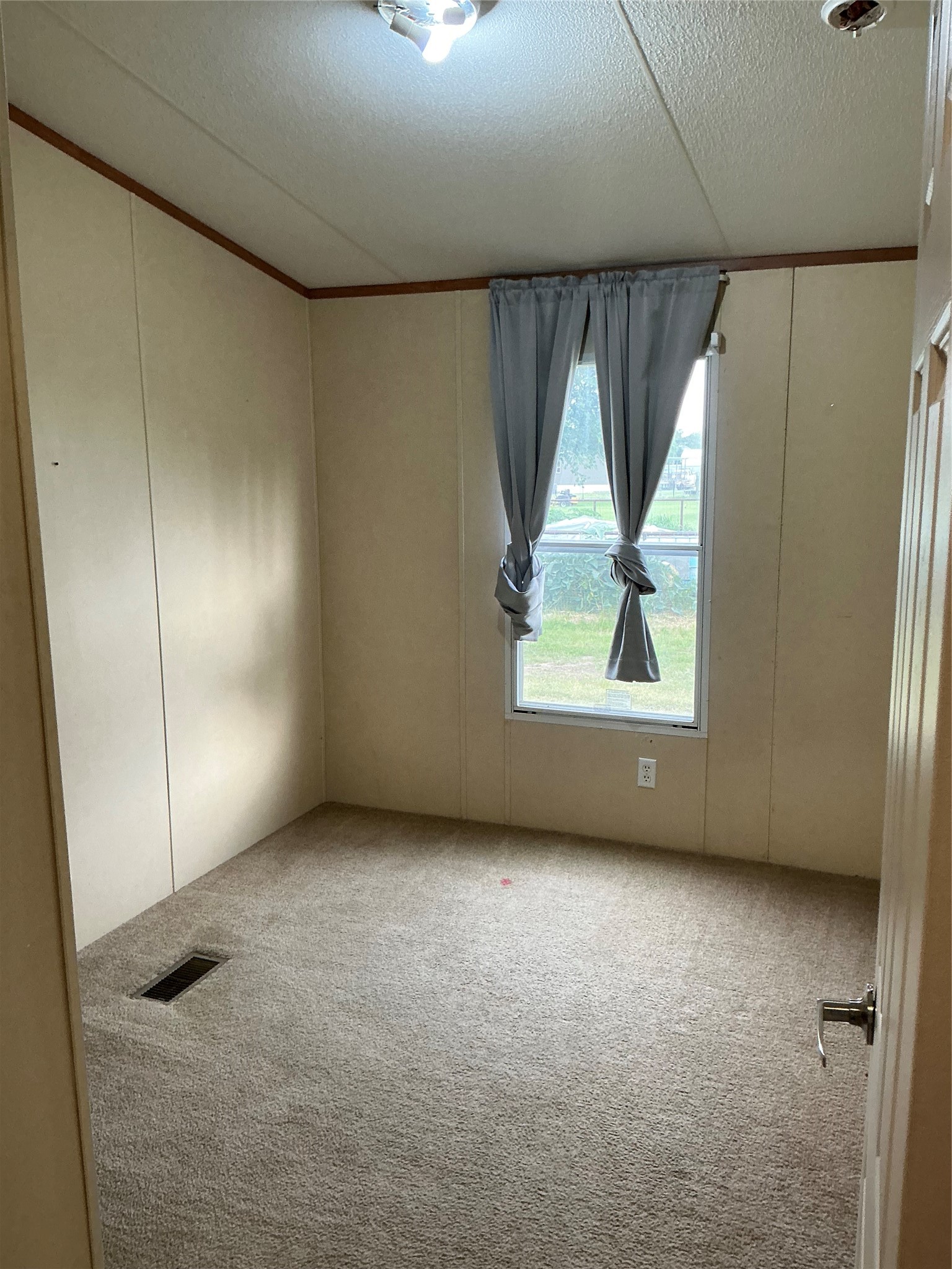 109 Mckelvain Street Oglesby TX 76561