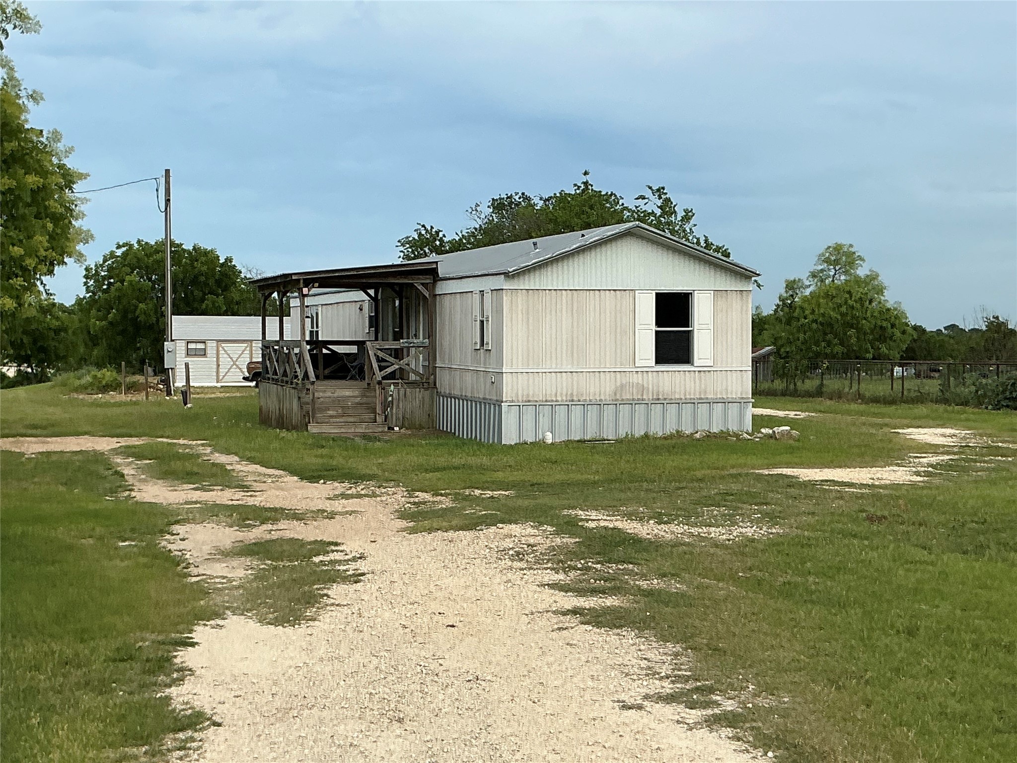 109 Mckelvain Street Oglesby TX 76561
