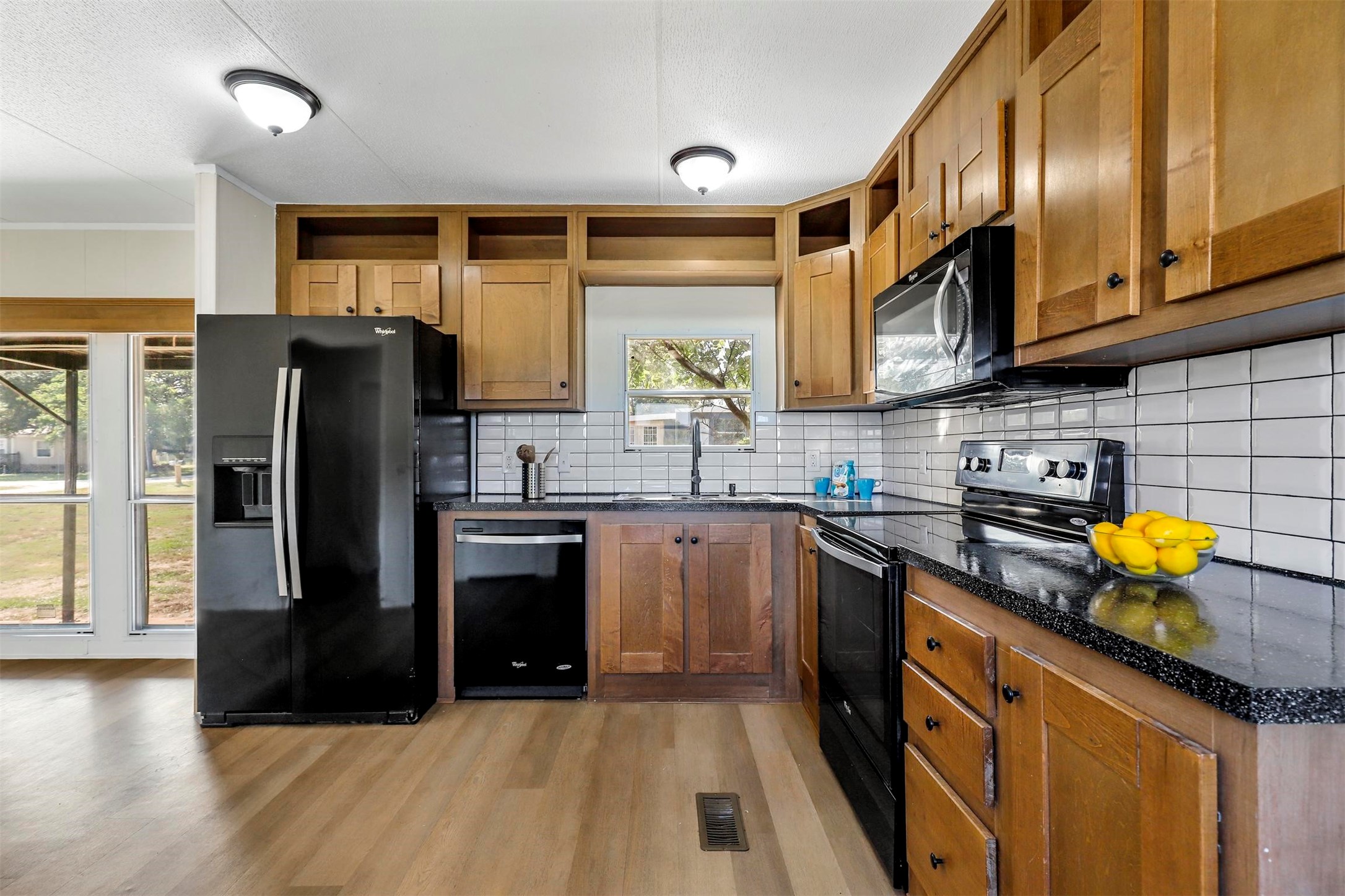 204 Dennis Drive Azle TX 76020