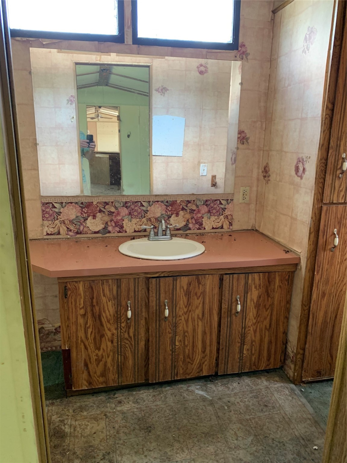 407 Church Street Ector TX 75439