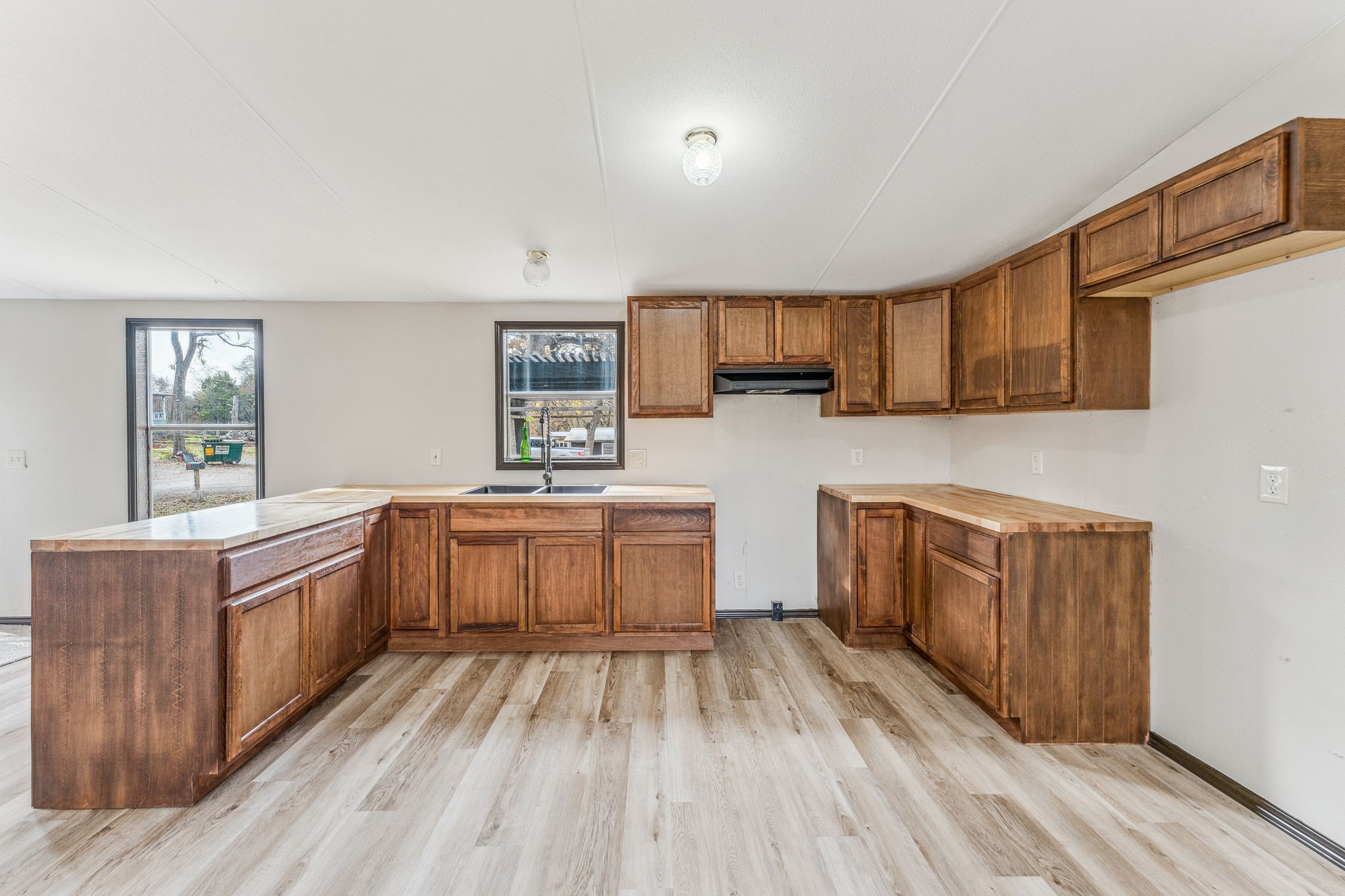 554 Blue Jay Court Granbury TX 76049