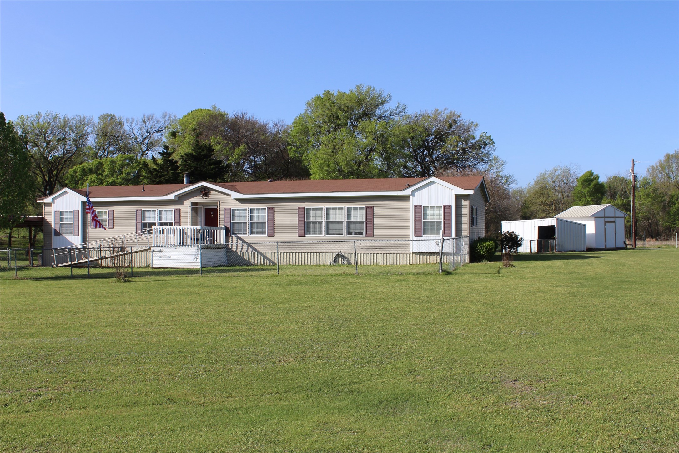 19176 County Road 4043 Kemp TX 75143