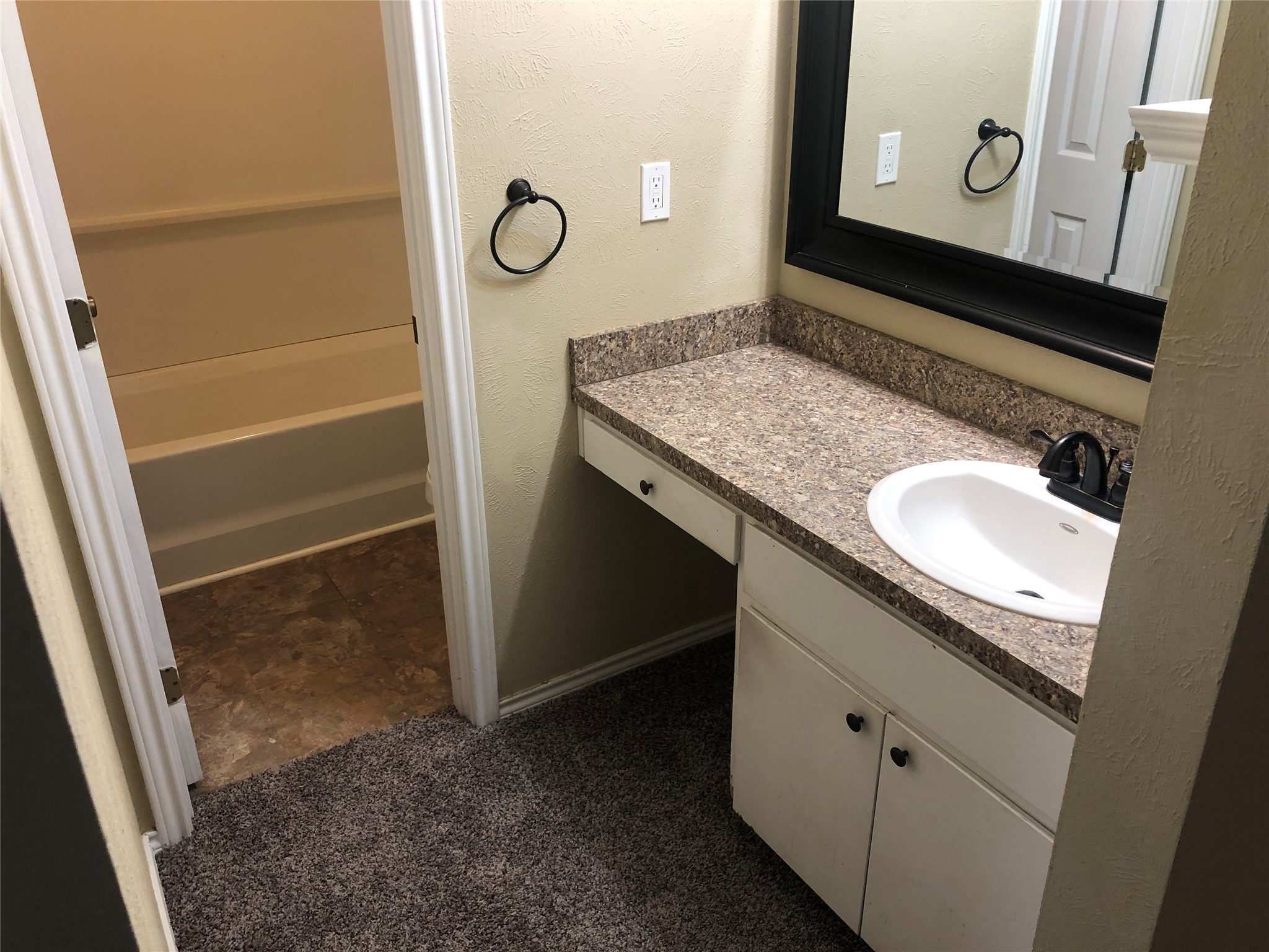 213-215 W Cedar Street Gunter TX 75058