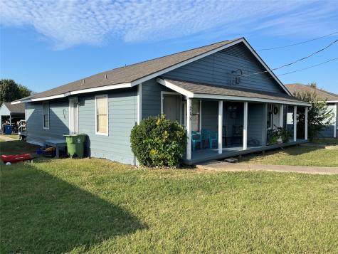 213-215 W Cedar Street Gunter TX 75058
