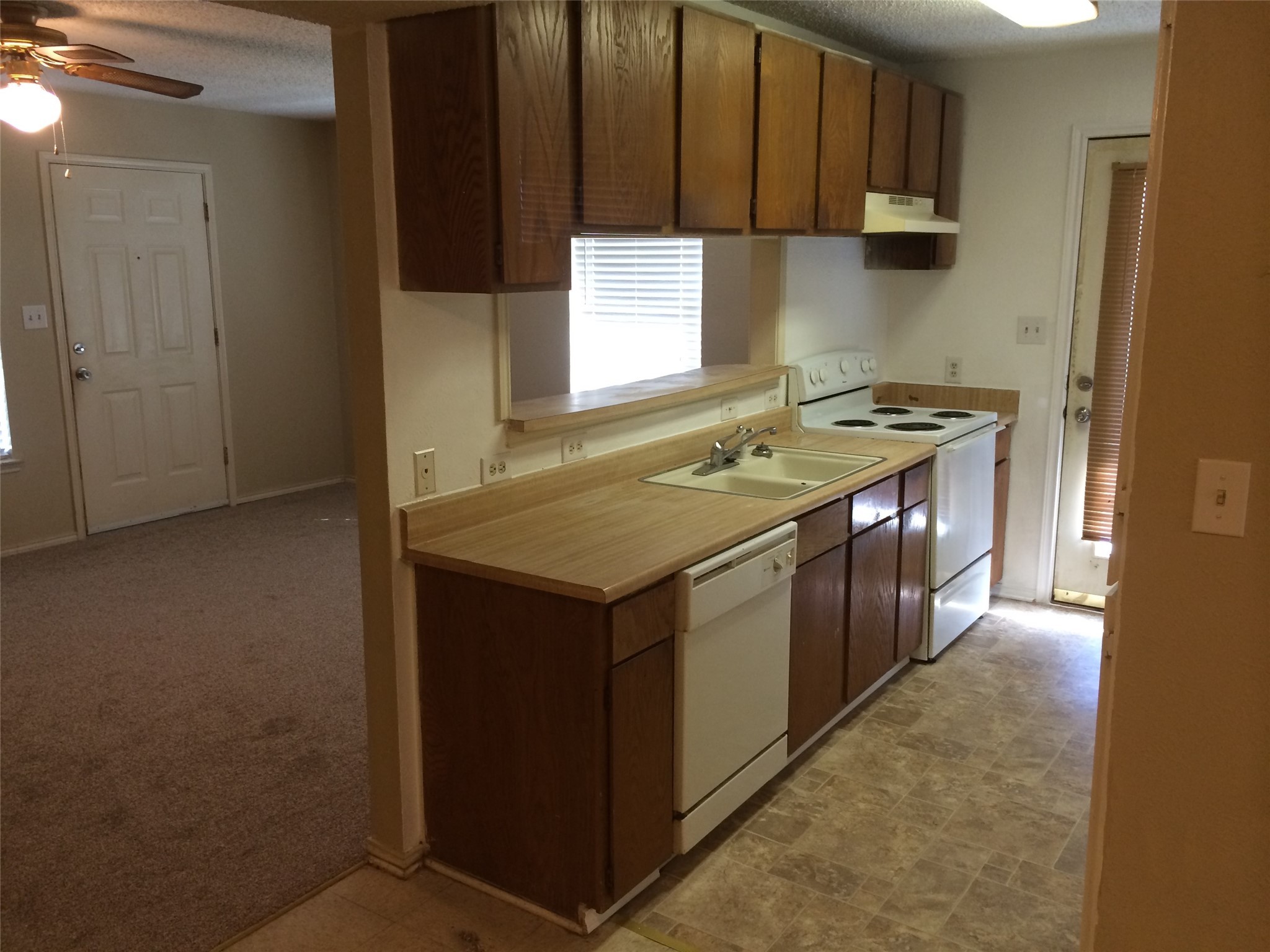 213-215 W Cedar Street Gunter TX 75058