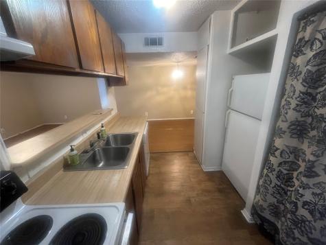 213-215 W Cedar Street Gunter TX 75058