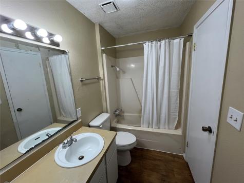 213-215 W Cedar Street Gunter TX 75058