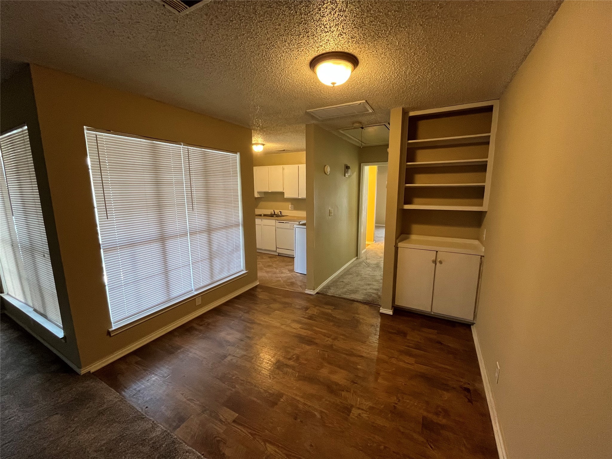 213-215 W Cedar Street Gunter TX 75058