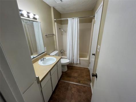 213-215 W Cedar Street Gunter TX 75058