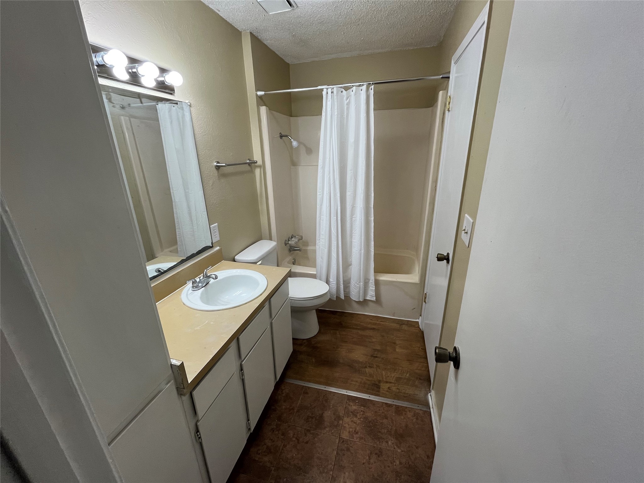 213-215 W Cedar Street Gunter TX 75058