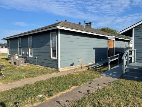 213-215 W Cedar Street Gunter TX 75058