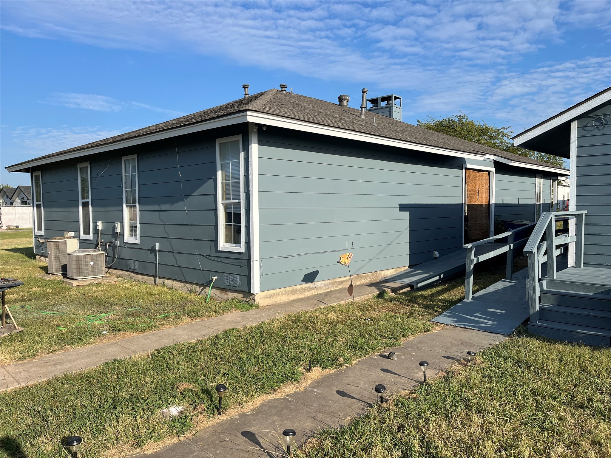 213-215 W Cedar Street Gunter TX 75058