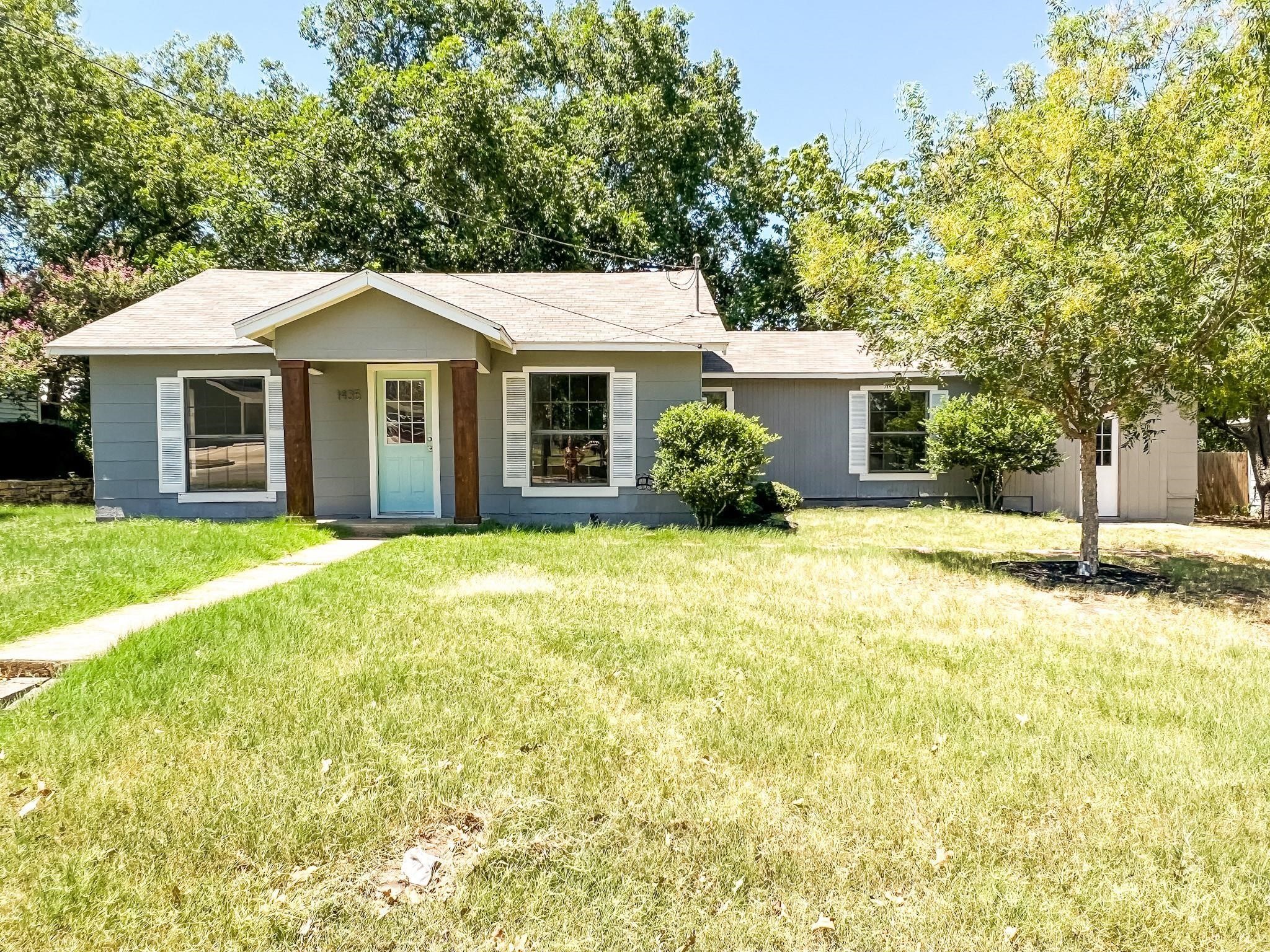 1425-1435 Groesbeck Street Stephenville TX 76401