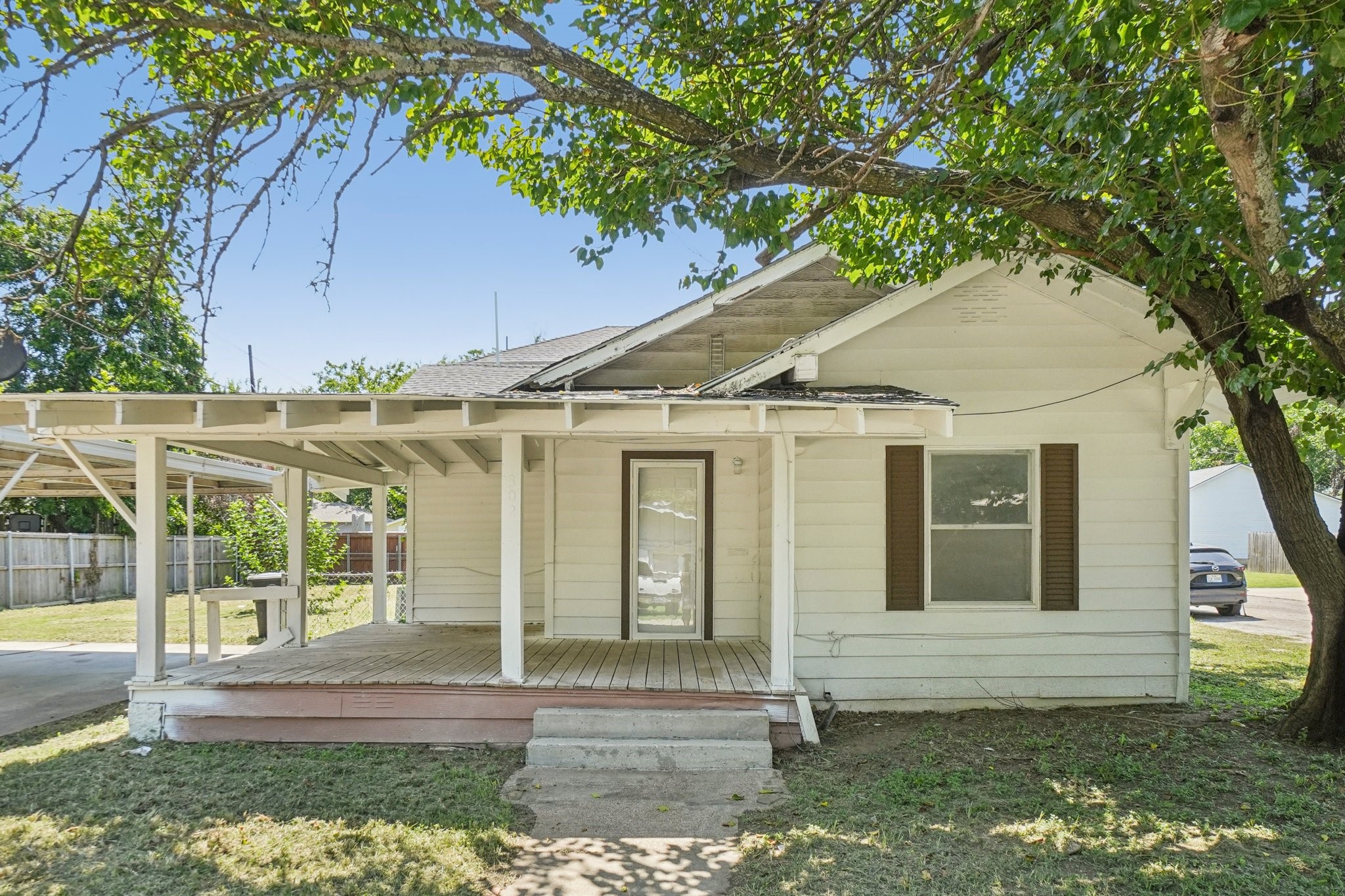 302 S Wood Street Cleburne TX 76033