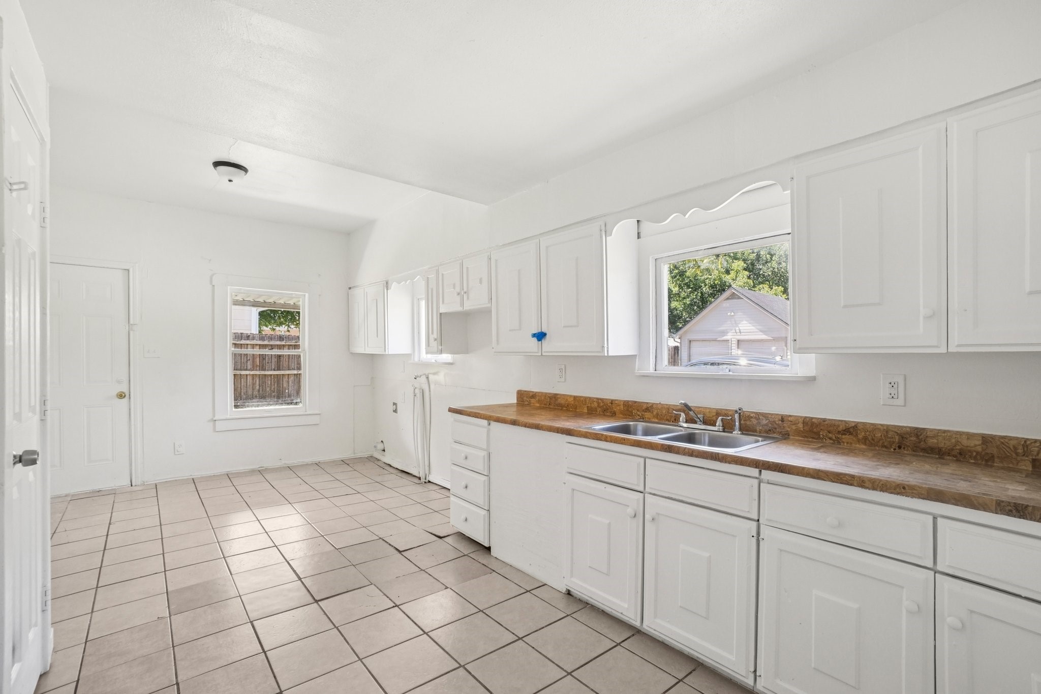 302 S Wood Street Cleburne TX 76033