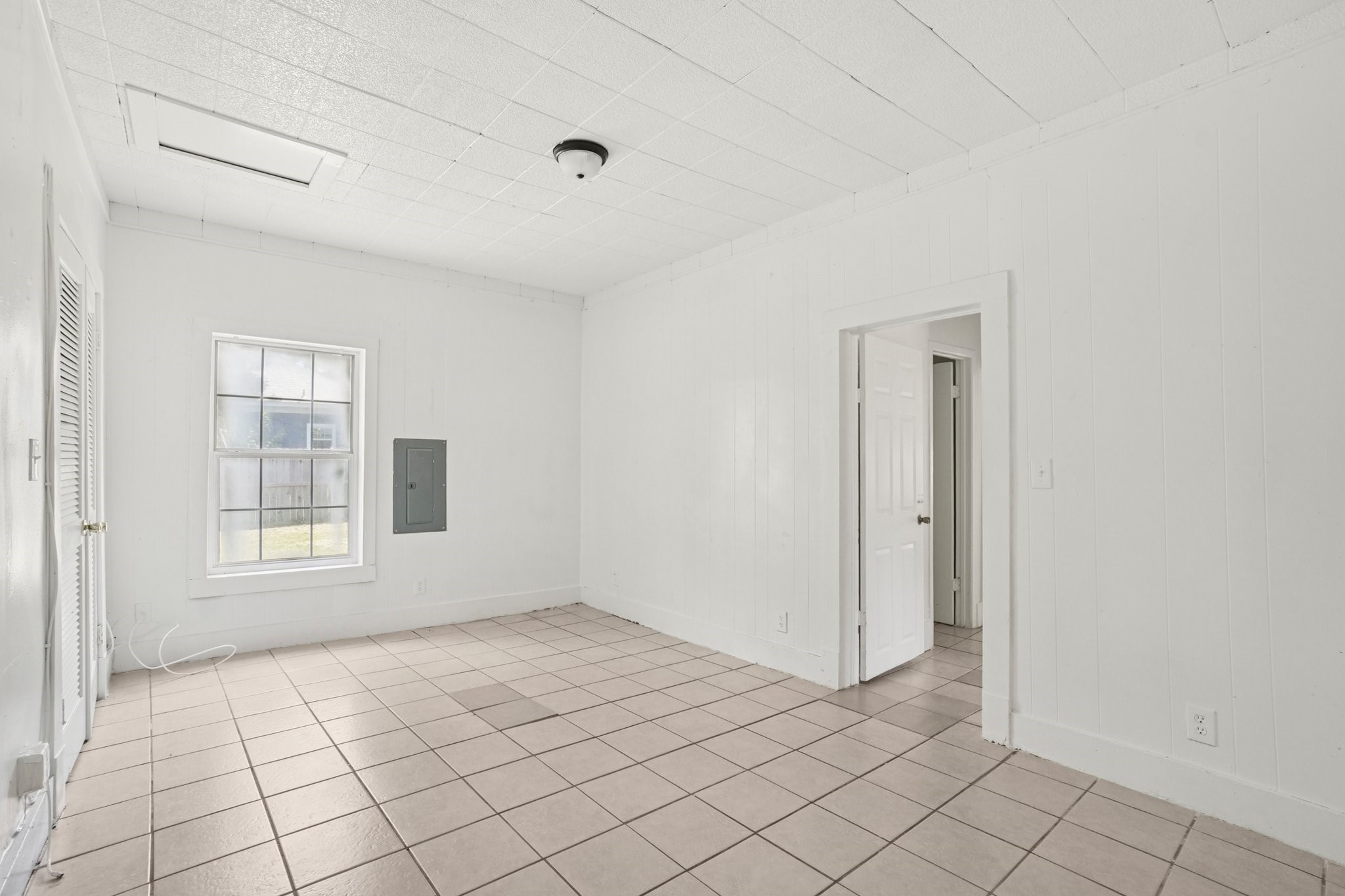 302 S Wood Street Cleburne TX 76033