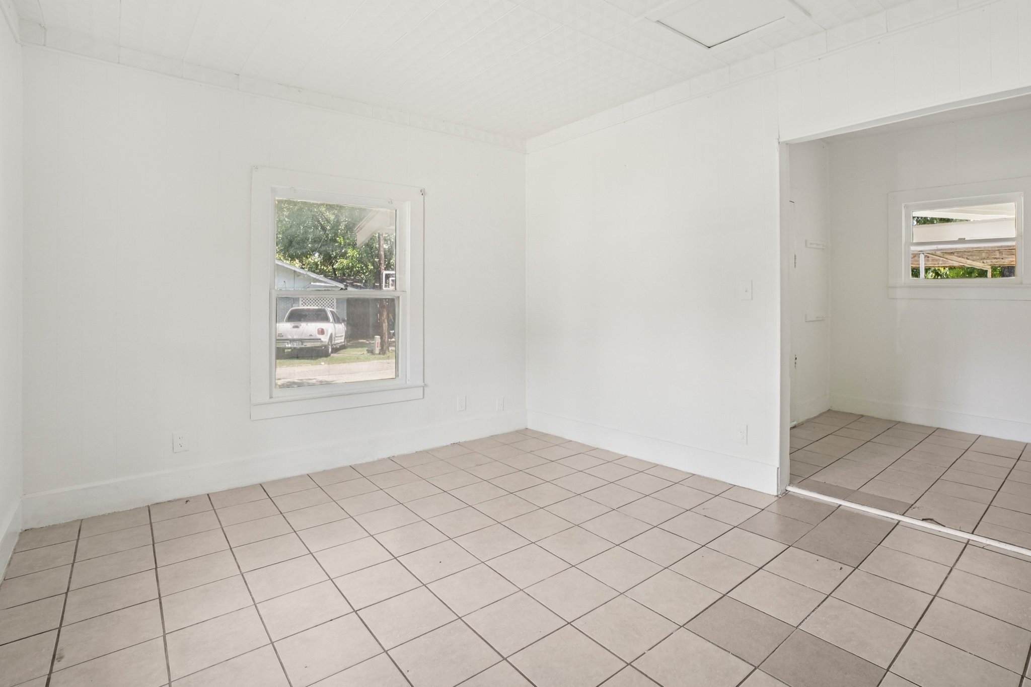 302 S Wood Street Cleburne TX 76033