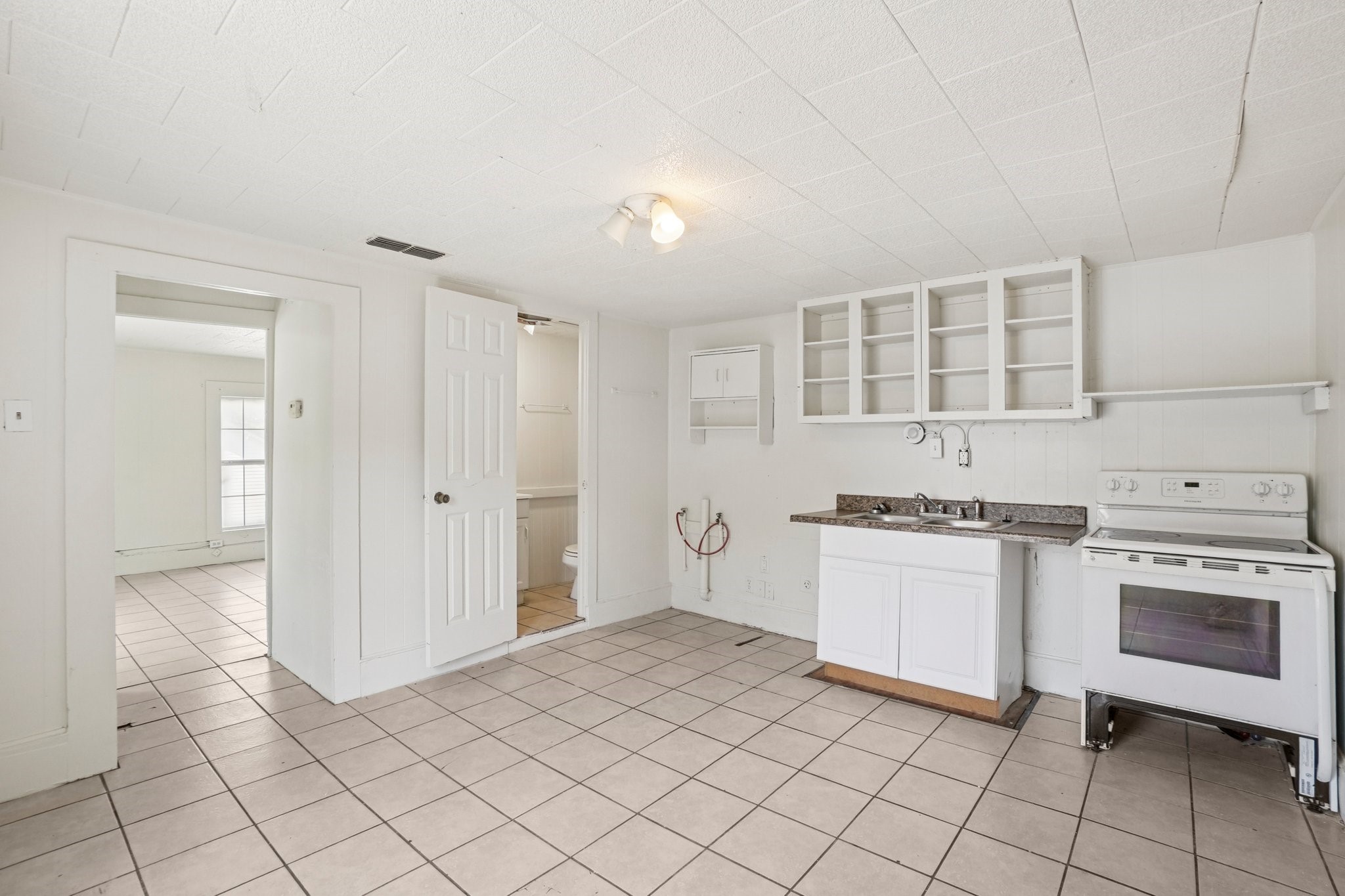 302 S Wood Street Cleburne TX 76033
