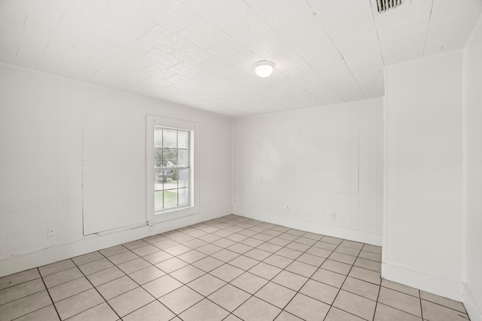 302 S Wood Street Cleburne TX 76033
