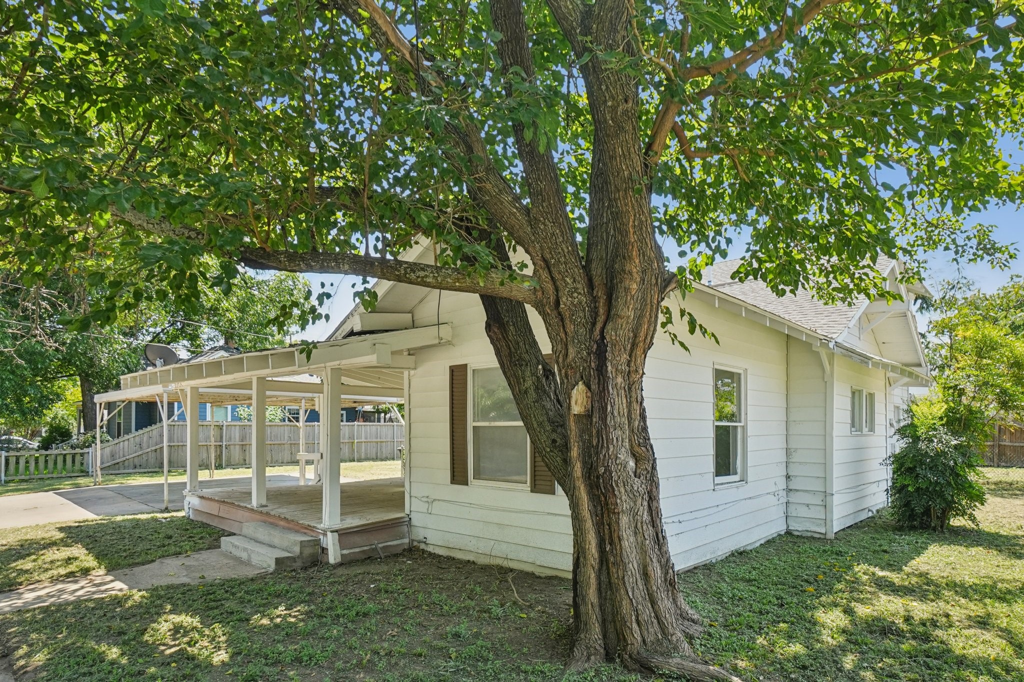 302 S Wood Street Cleburne TX 76033